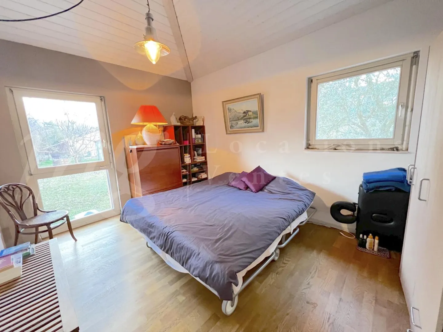 TRÈS BELLE MAISON INDIVIDUELLE AVEC 250 m2 DE SURFACE HABITABLE ET GRAND JARDIN DE 1100 m2 - Photo 7 sur 10