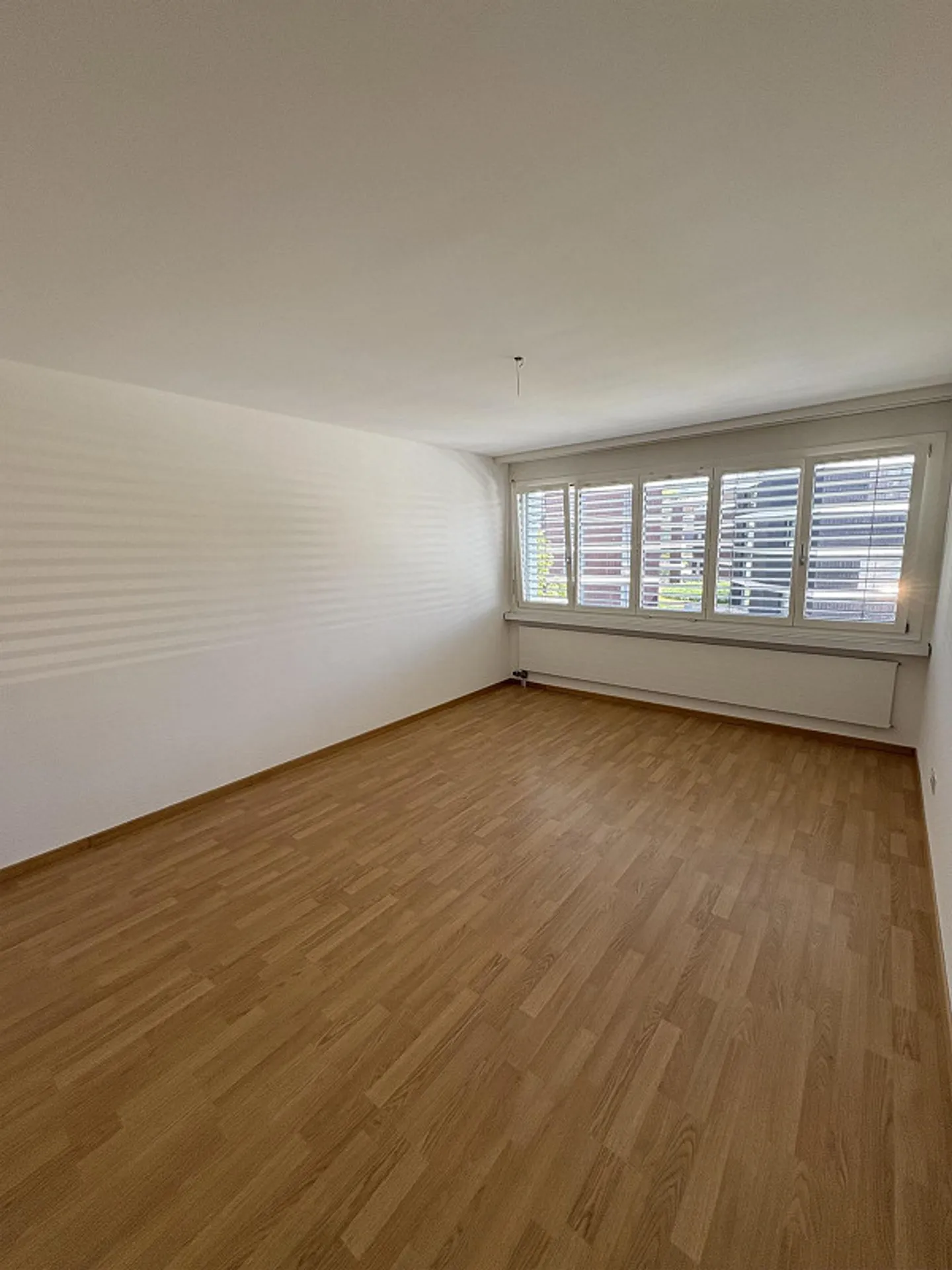 Appartement 5½ pièces fraîchement rénové dans un emplacement central - Photo 5 sur 6