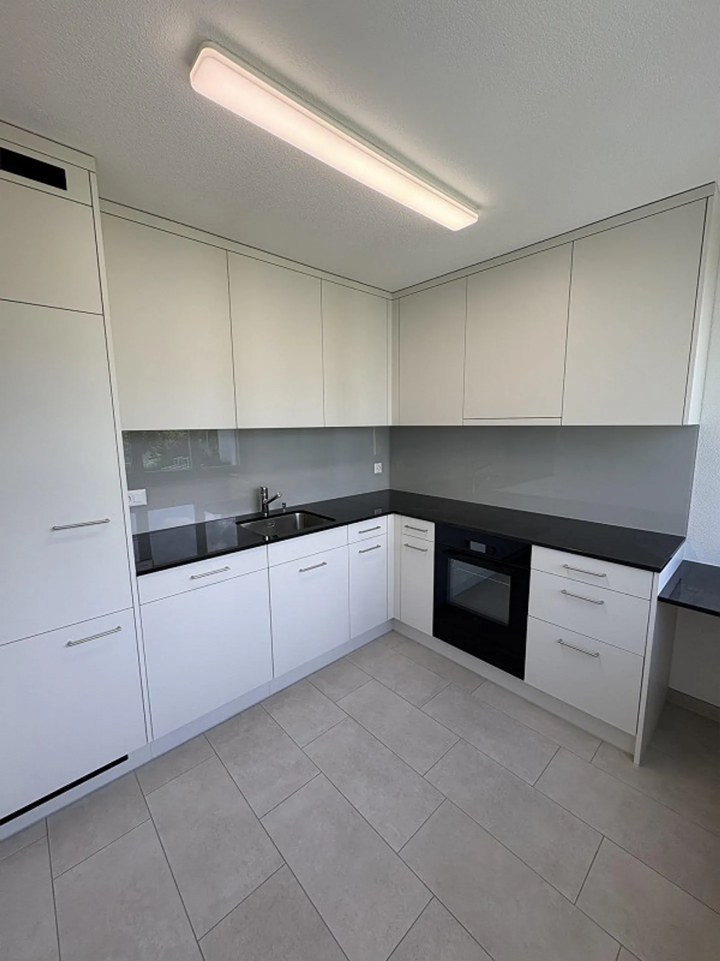 Appartement 5½ pièces fraîchement rénové dans un emplacement central - Photo 2 sur 6