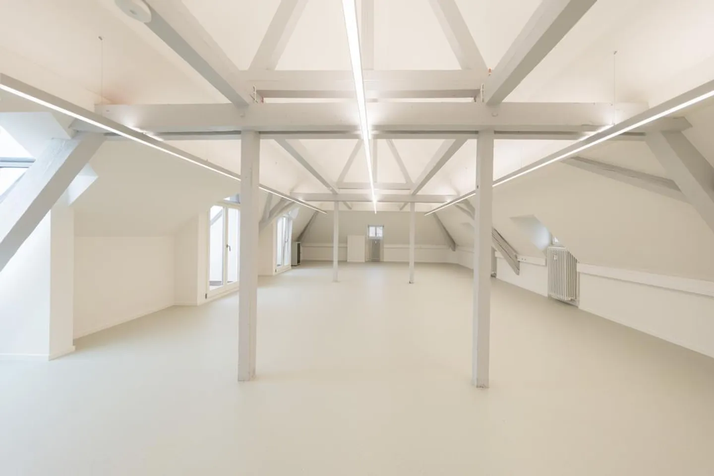 Spazio commerciale versatile nella casa Socin - Foto 2 di 4