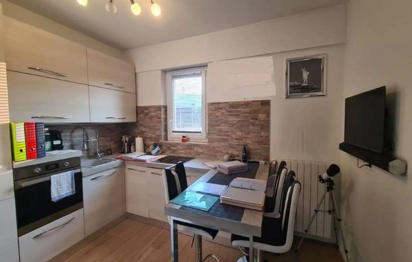 VACALLO: Kleines Appartement 2 Räume, möbliert mit Garage - Foto 2 von 2