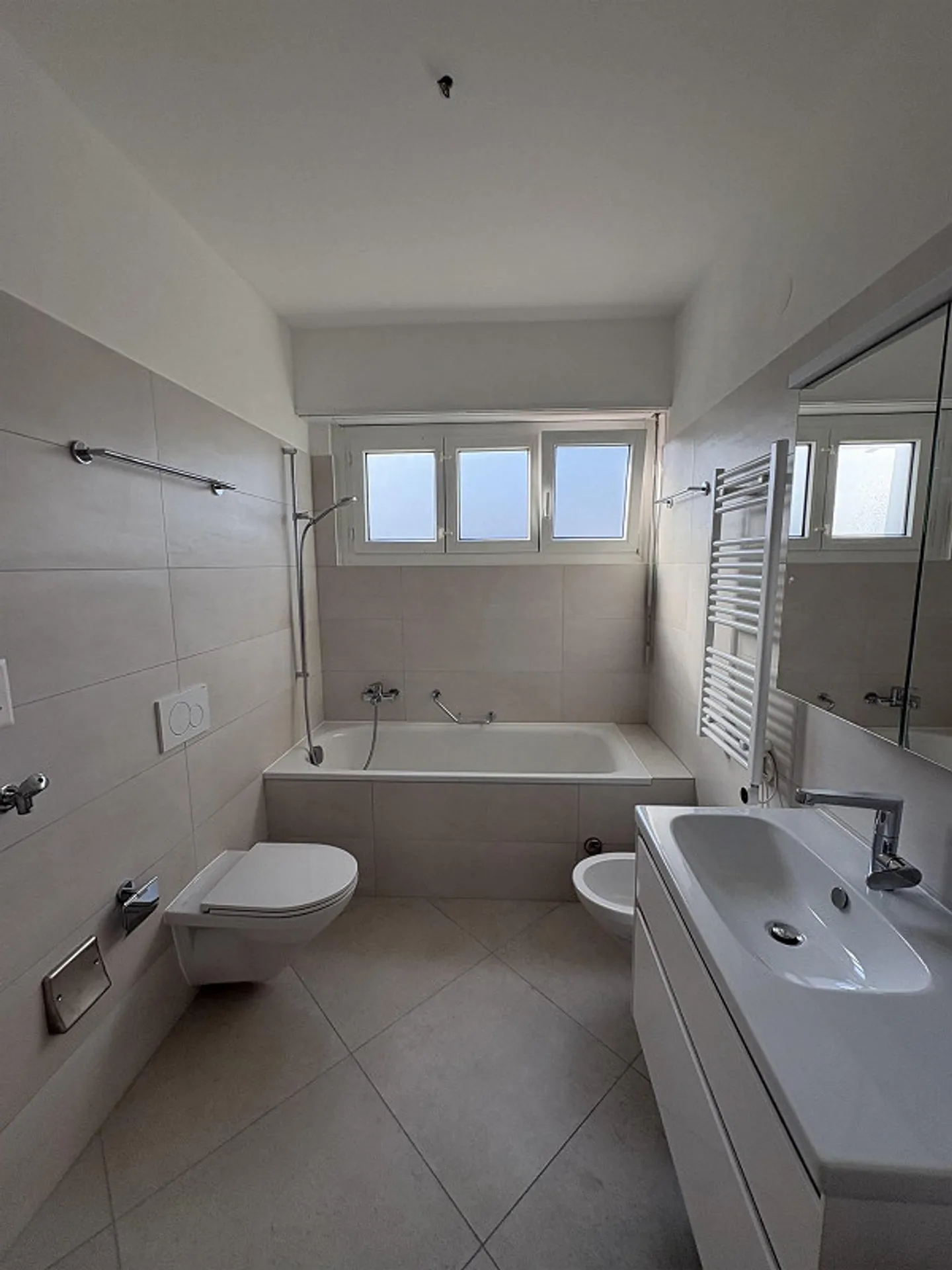 Dachgeschosswohnung 3,5 Zimmer Lugano - Foto 7 von 9