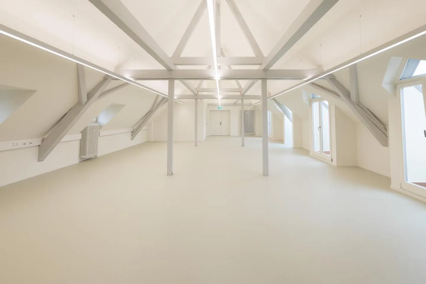 Spazio commerciale versatile nella casa Socin - Foto 3 di 4