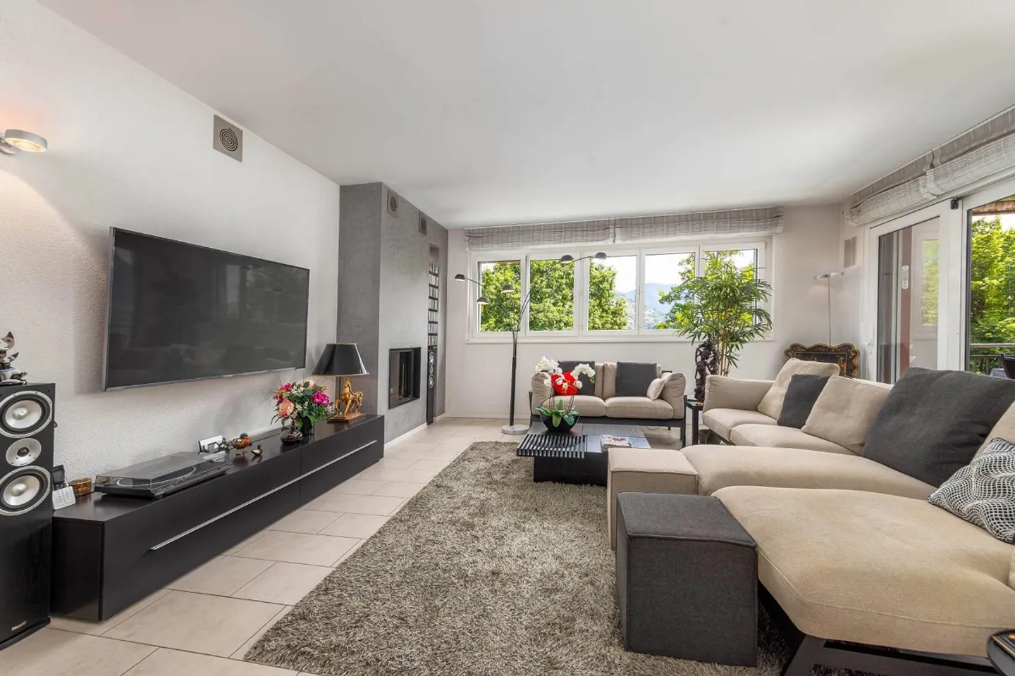 Apartment immersed in greenery - Photo 3 of 13