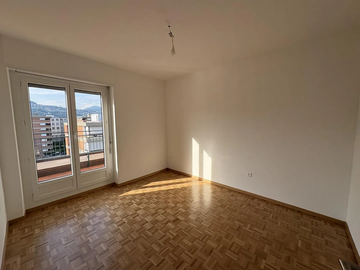 Dachgeschosswohnung 3,5 Zimmer Lugano - Foto 9 von 9