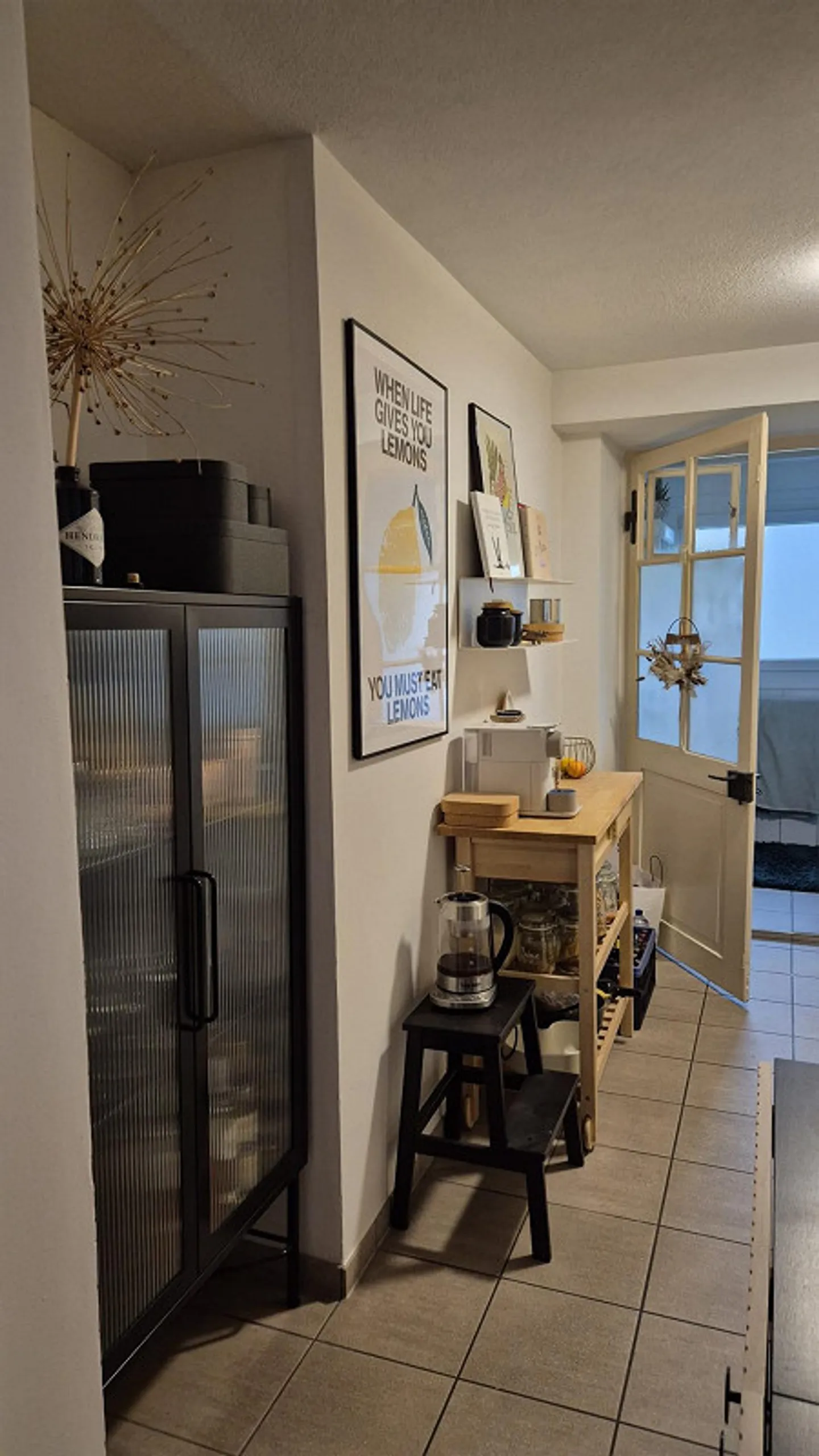 Appartement rénové de 2 pièces près du Rhin et de la ville, Feuerthalen - Photo 6 sur 7