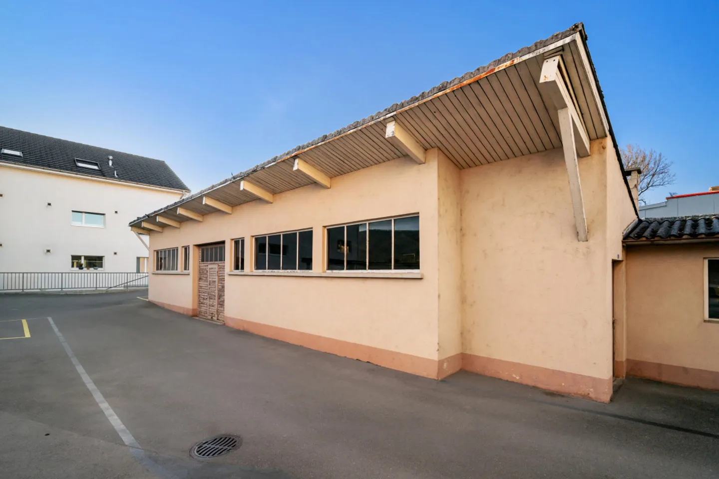 120 m² – helles Einlage ideal für Handwerker oder Unternehmen - 3 MONATE GRATIS* - Photo 2 sur 3