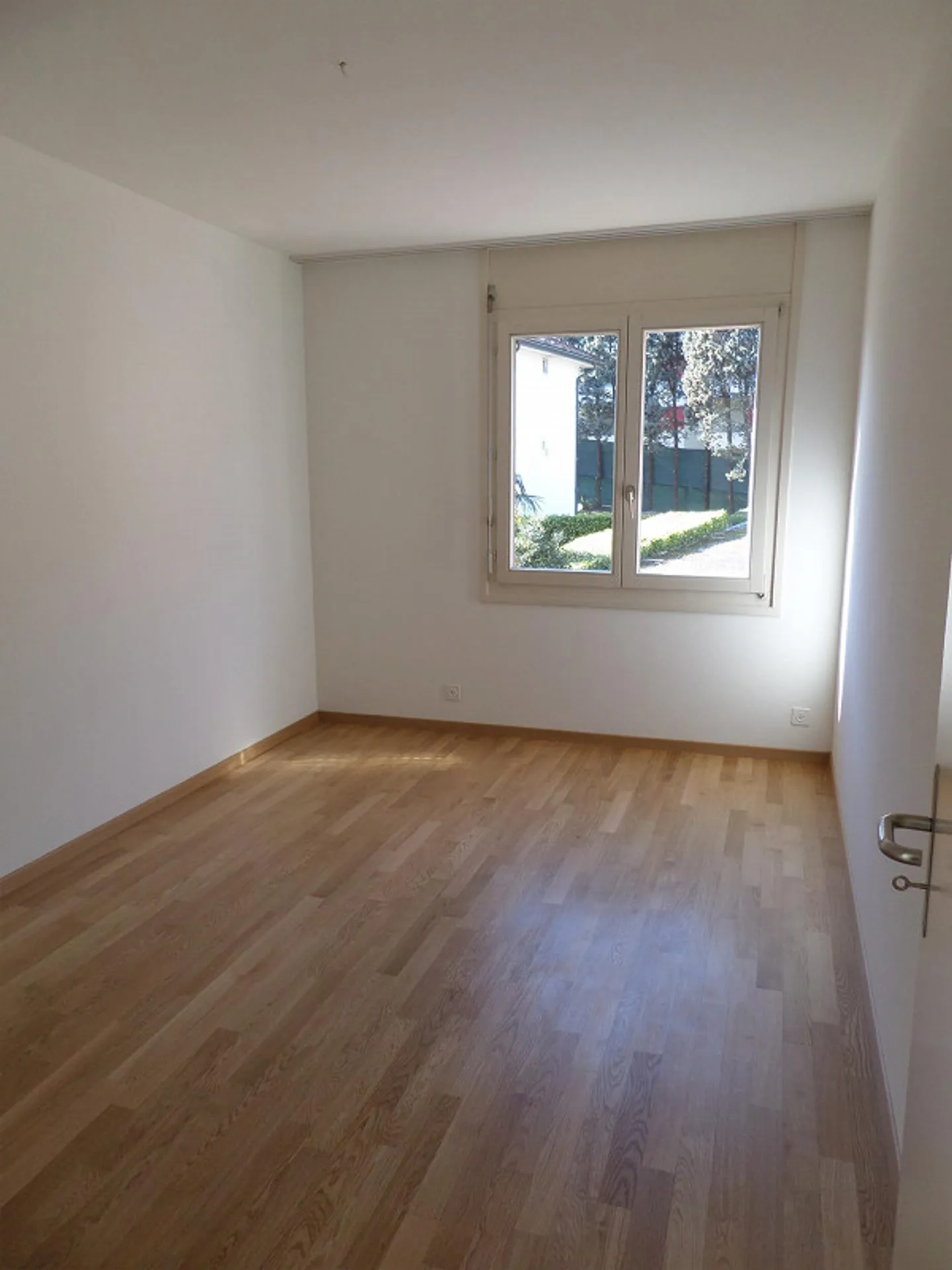 Appartement spacieux et lumineux de 3,5 pièces dans un quartier vert et calme - Photo 4 sur 6