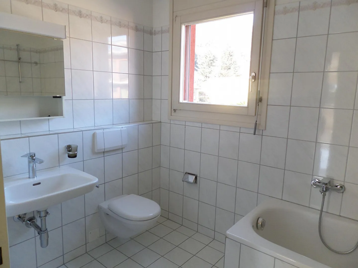 Appartement spacieux et lumineux de 3,5 pièces dans un quartier vert et calme - Photo 5 sur 6