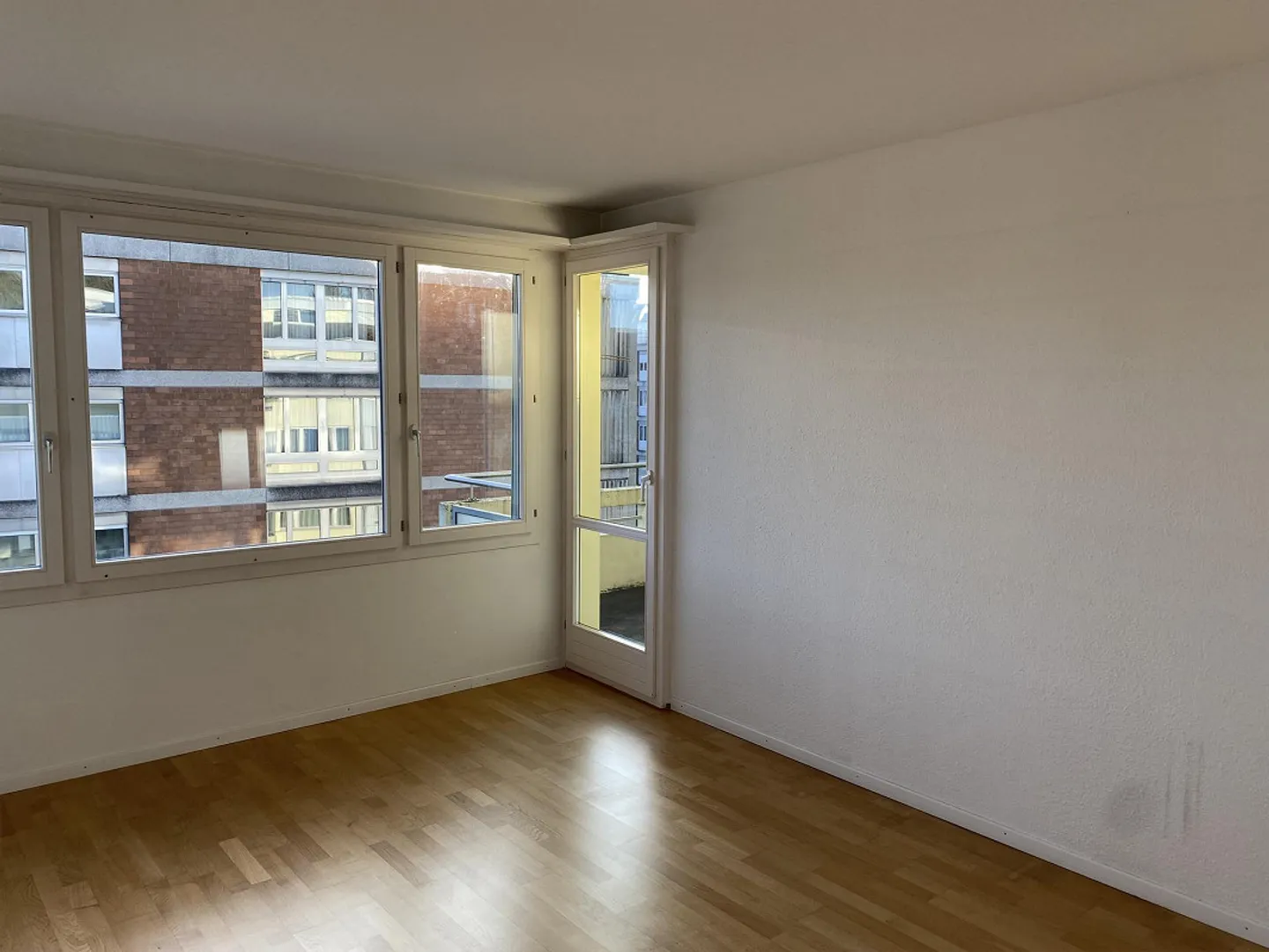 Appartement lumineux en ville avec balcon dans le populaire Breitenrain - Photo 3 sur 11