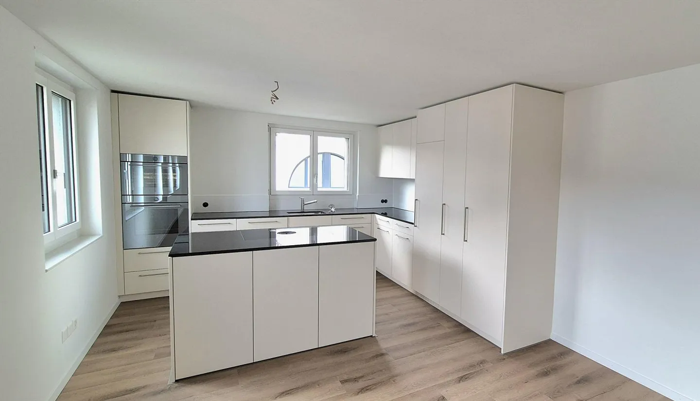 Appartamento di 5,5 stanze recentemente ristrutturato nel centro di Unterägeri - Foto 1 di 6