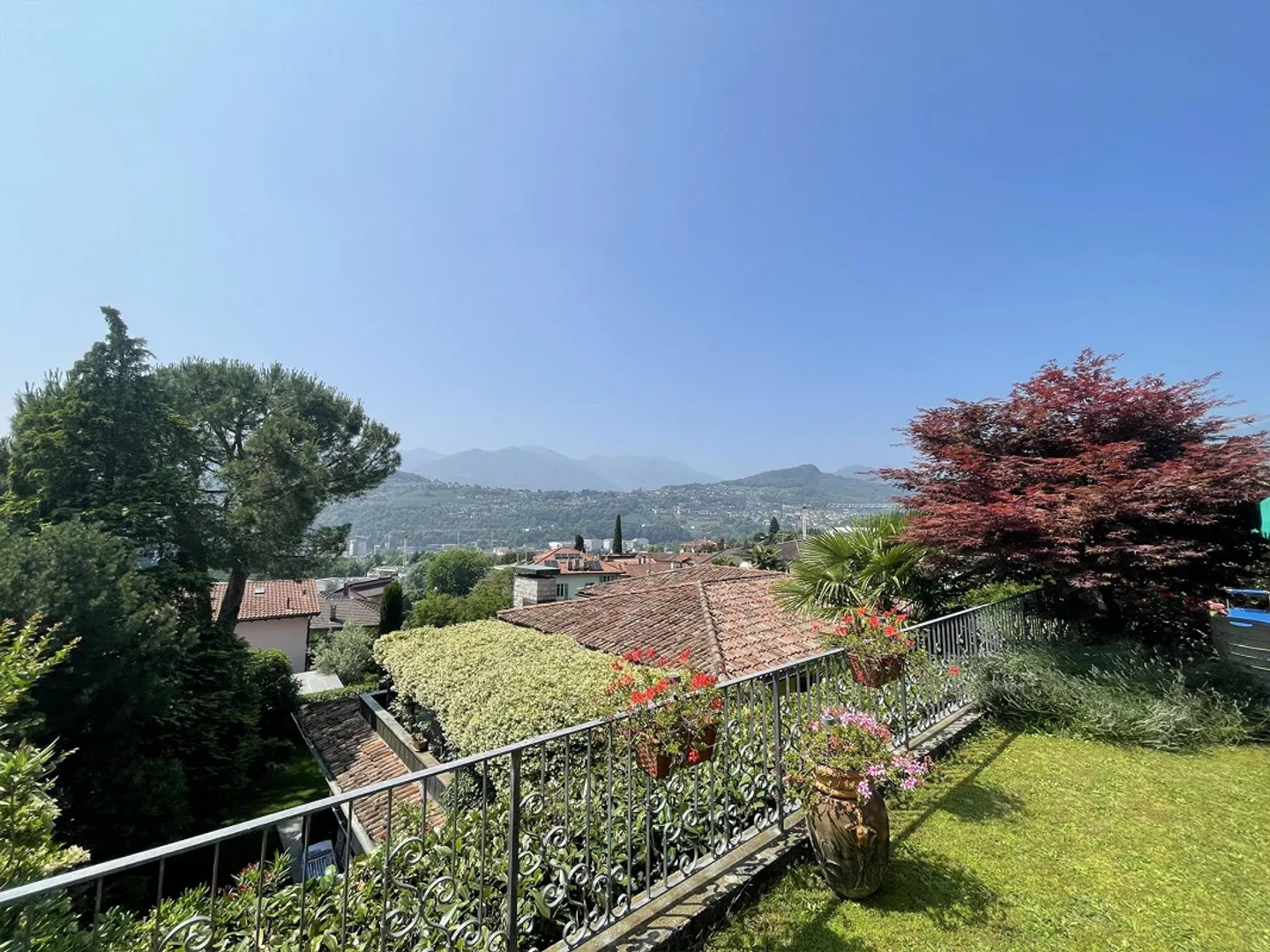 SPACIOUS 5.5 HOUSE IN A HIDDEN LOCATION IN PREGASSONA ALTA - Photo 6 of 13