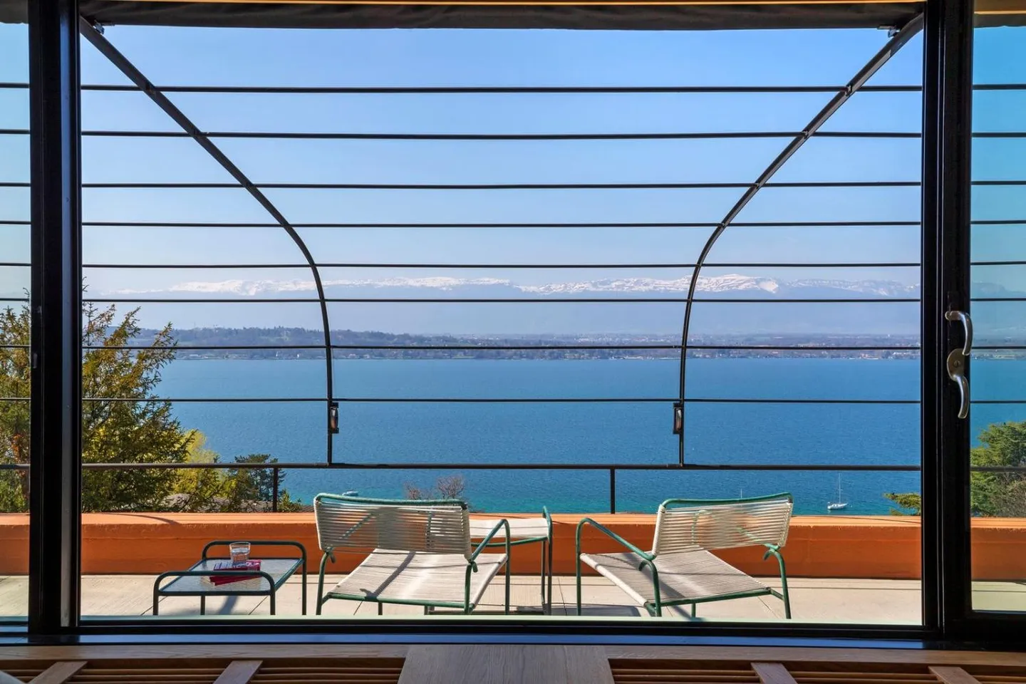 Villa architecturale avec vue lac - Photo 1 sur 13