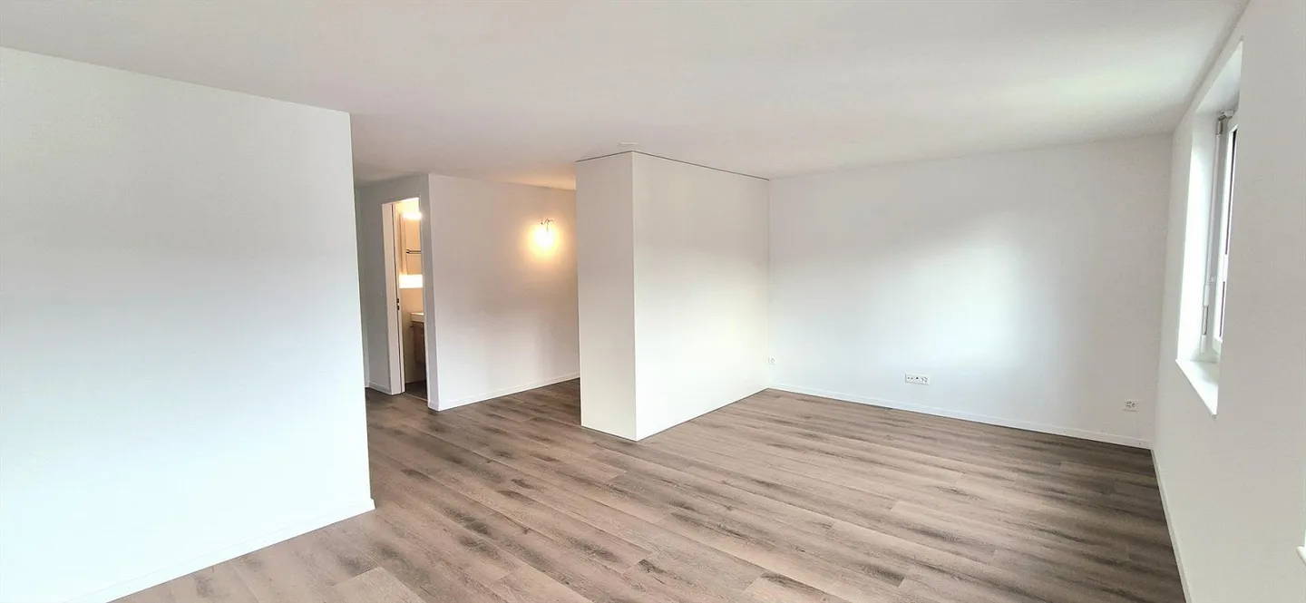 Appartamento di 5,5 stanze recentemente ristrutturato nel centro di Unterägeri - Foto 3 di 6