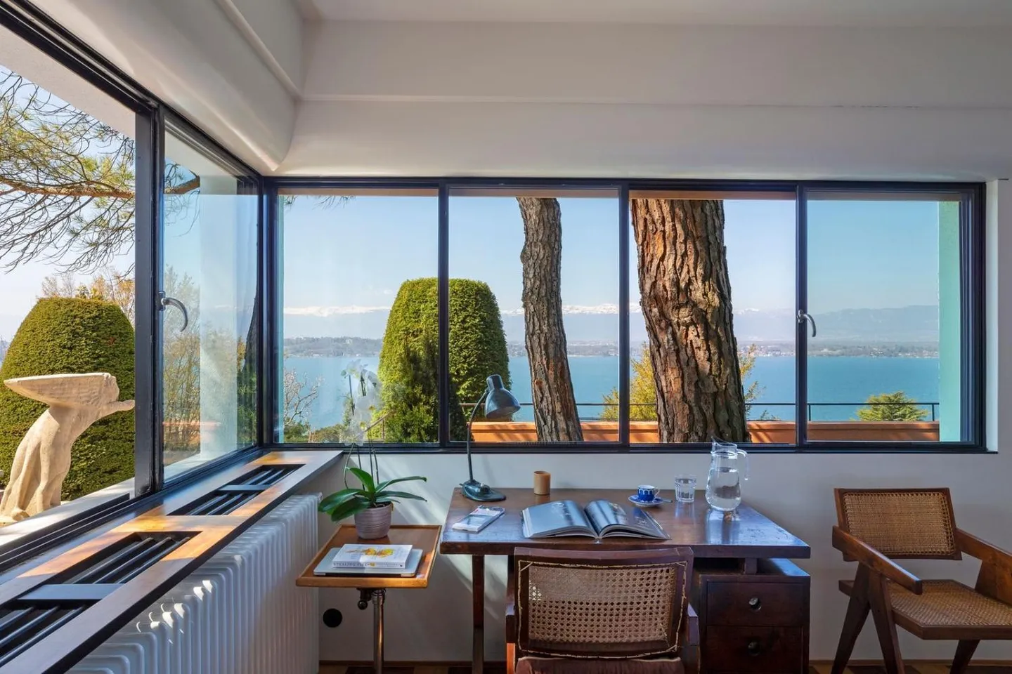 Villa architecturale avec vue lac - Photo 5 sur 13