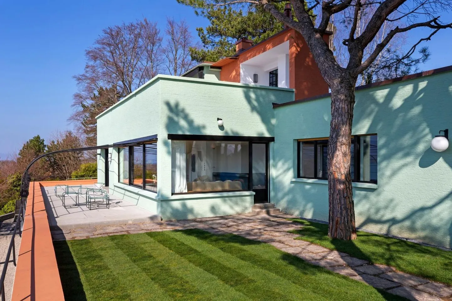 Villa architecturale avec vue lac - Photo 6 sur 13