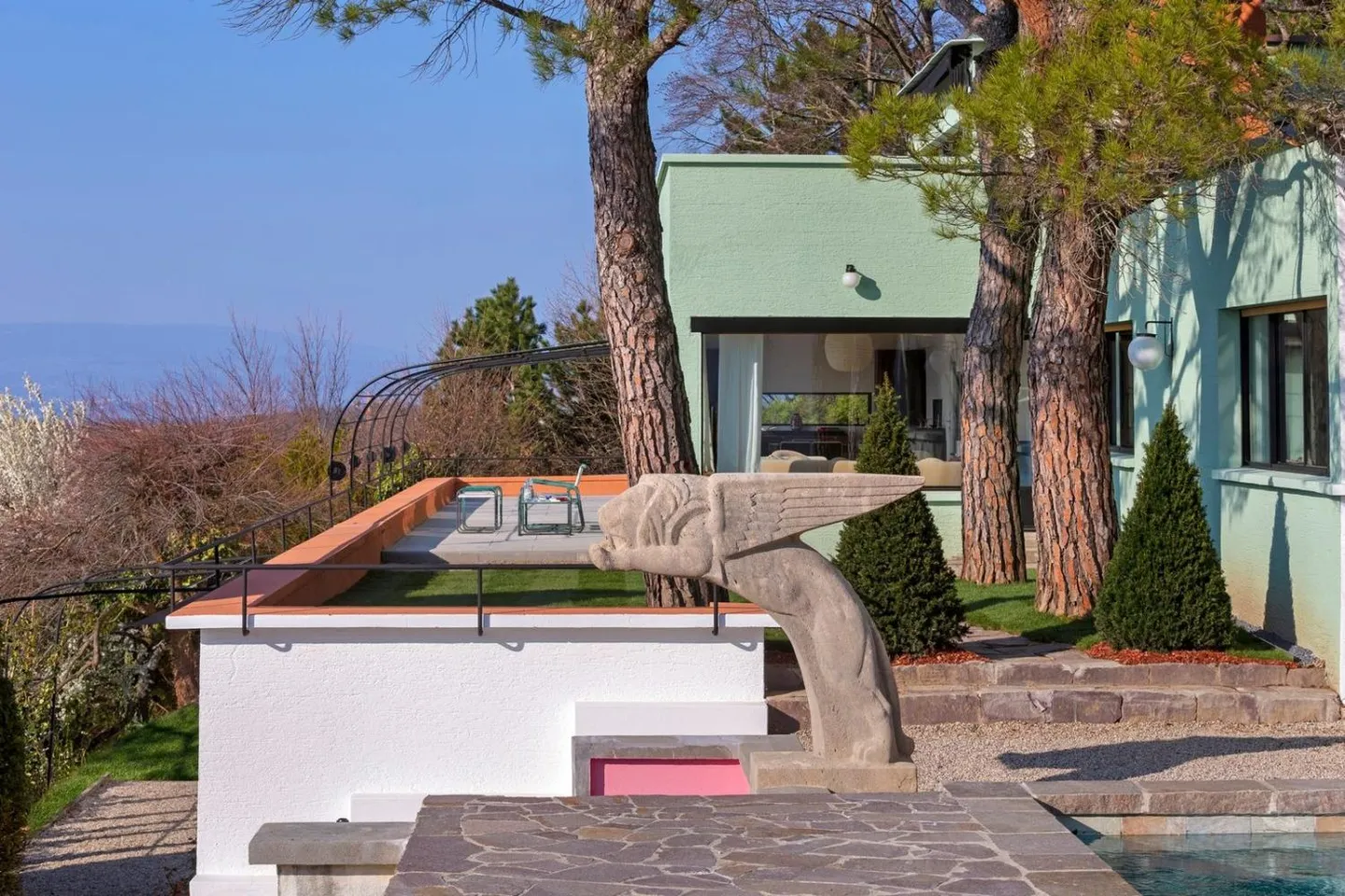 Villa architecturale avec vue lac - Photo 7 sur 13