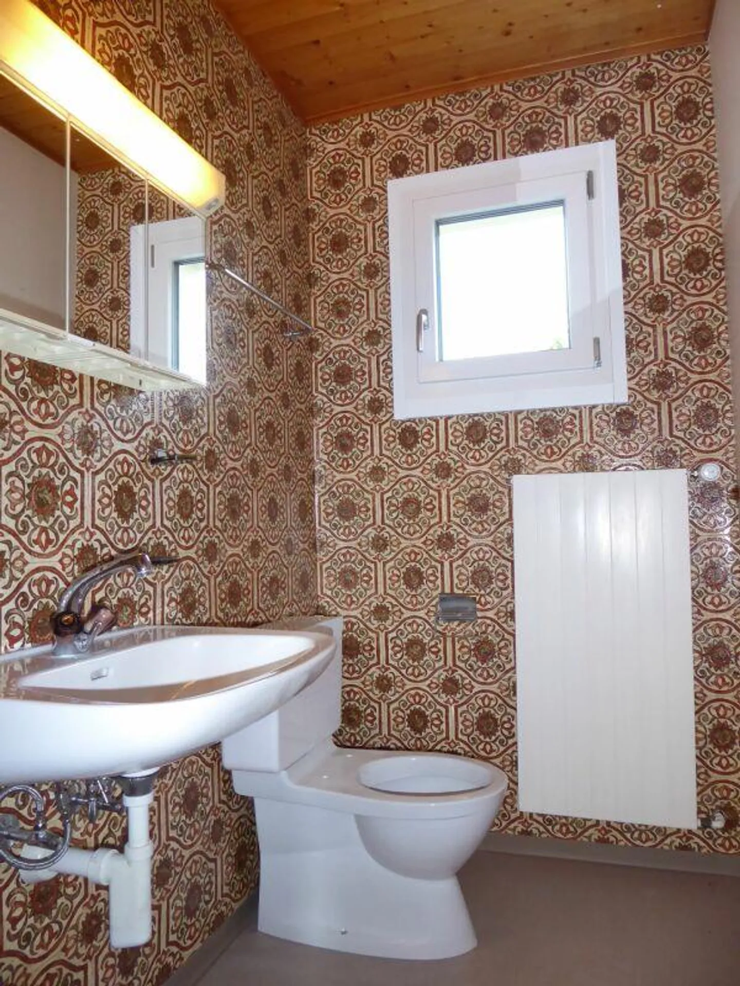 Affascinante Casa Familiare con Fienile - Foto 15 di 27