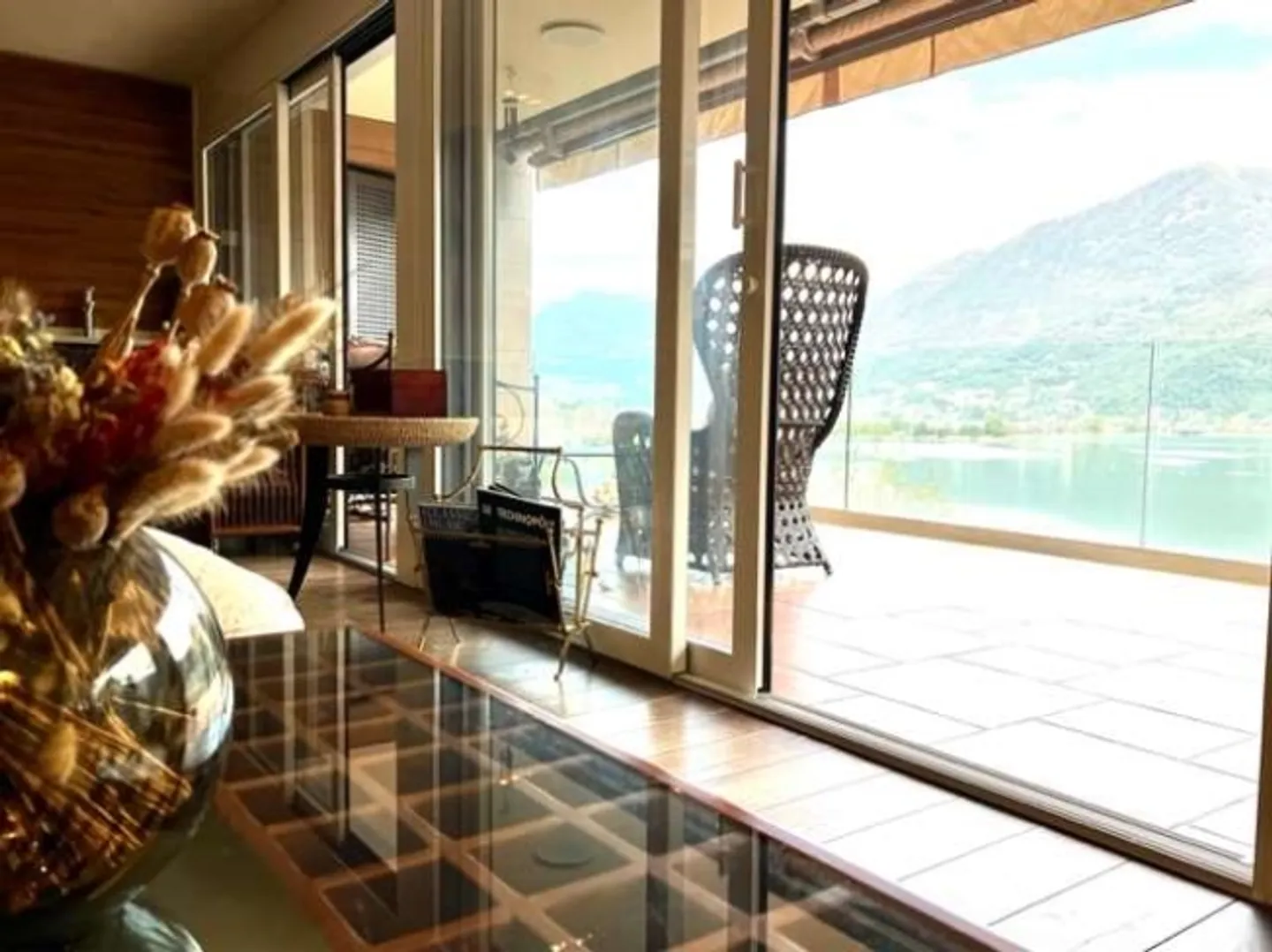 High-Quality Penthouse with Lake View in Melide - Photo 13 of 20