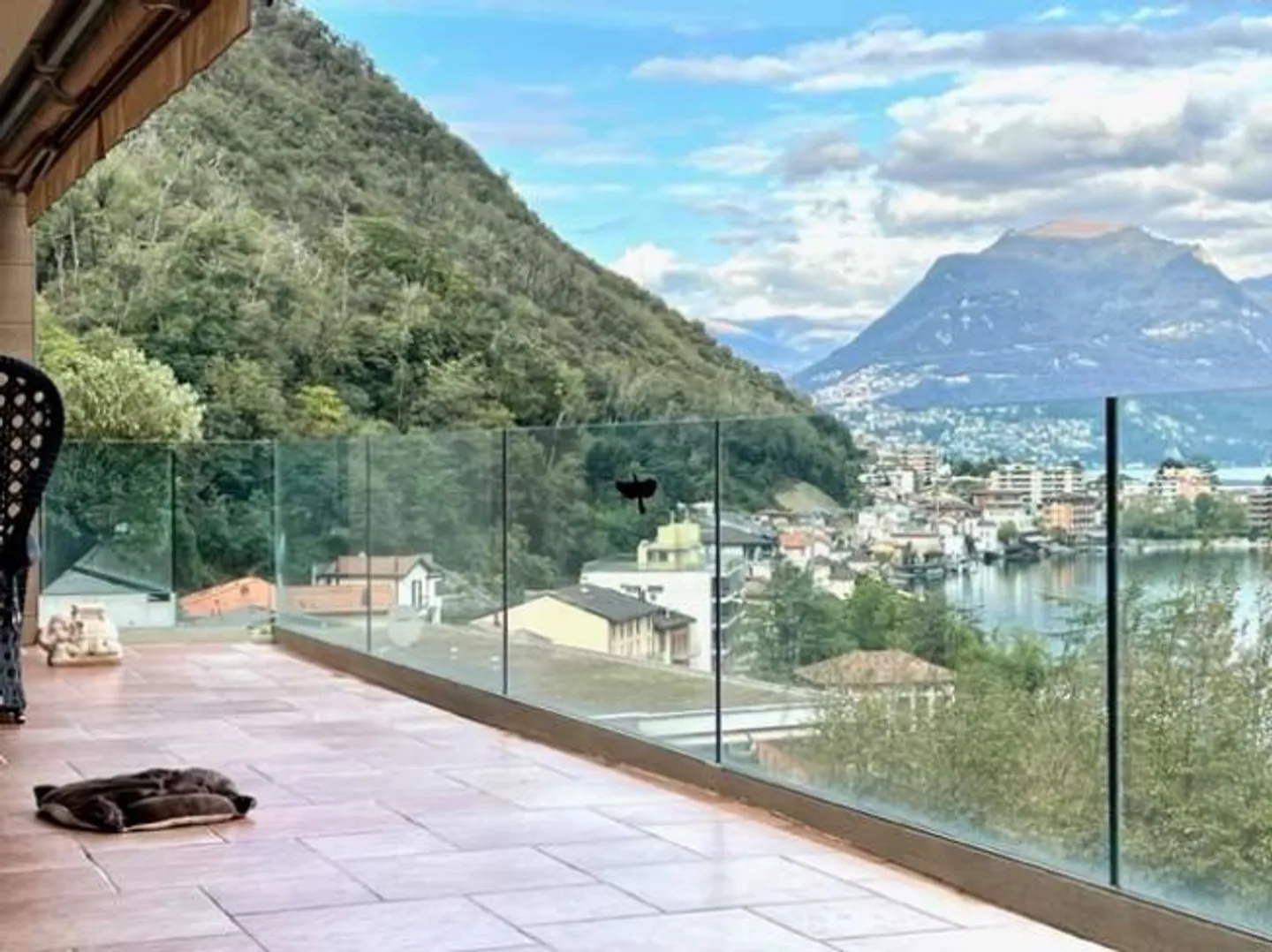 High-Quality Penthouse with Lake View in Melide - Photo 14 of 20