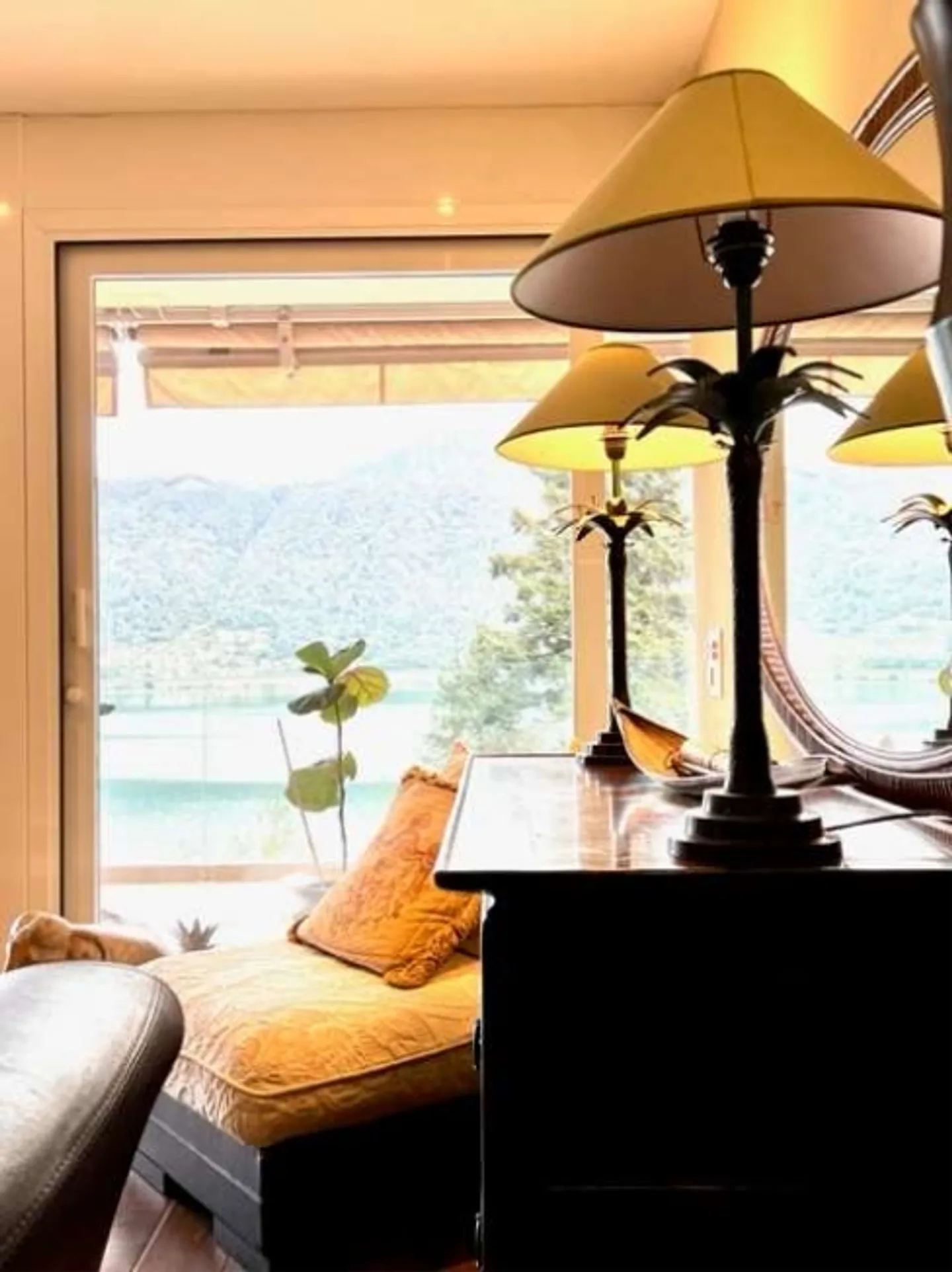 High-Quality Penthouse with Lake View in Melide - Photo 15 of 20