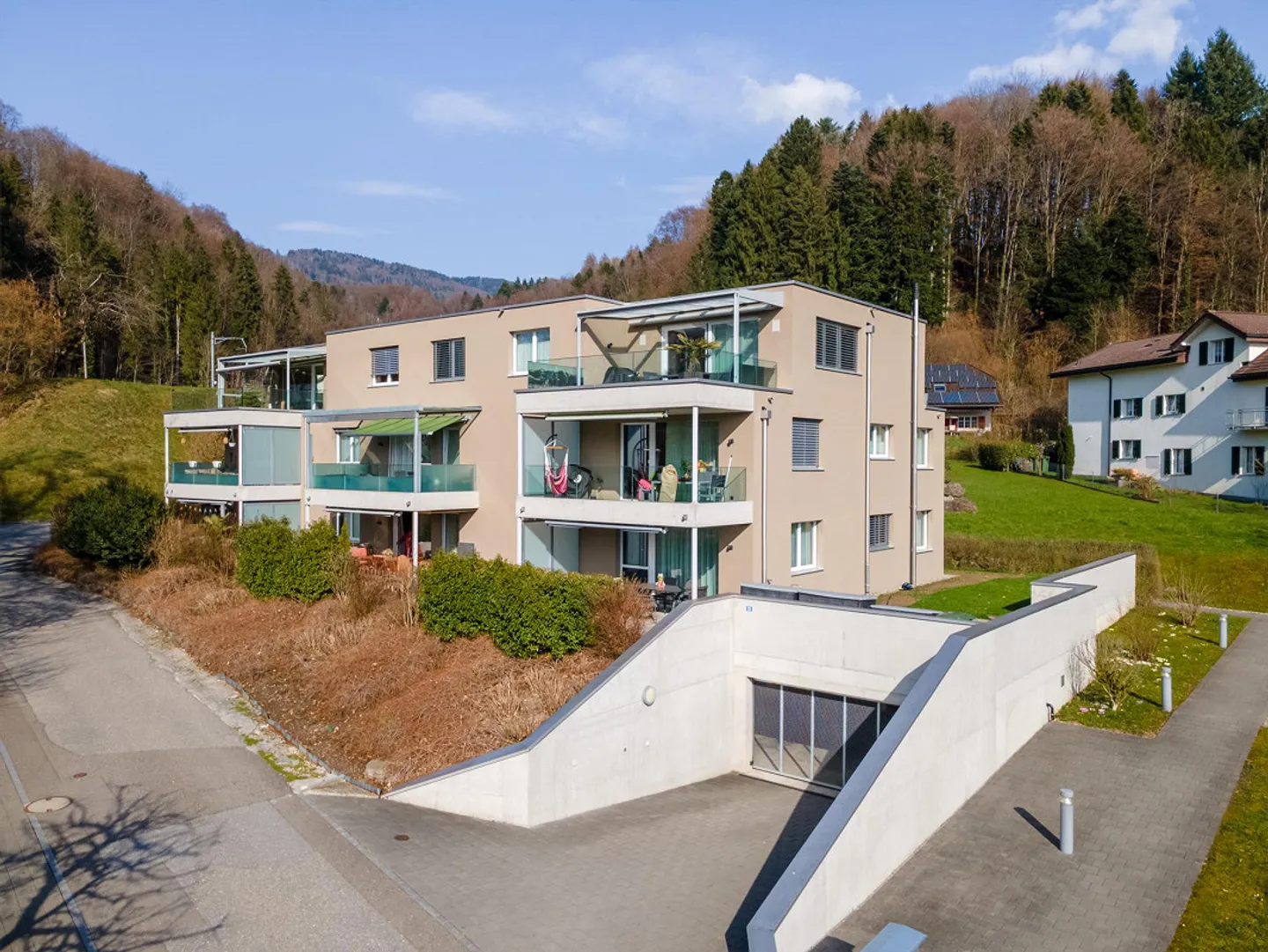 Appartement de jardin 3,5 pièces dans un emplacement idyllique dans la région de Linth - Photo 1 sur 12