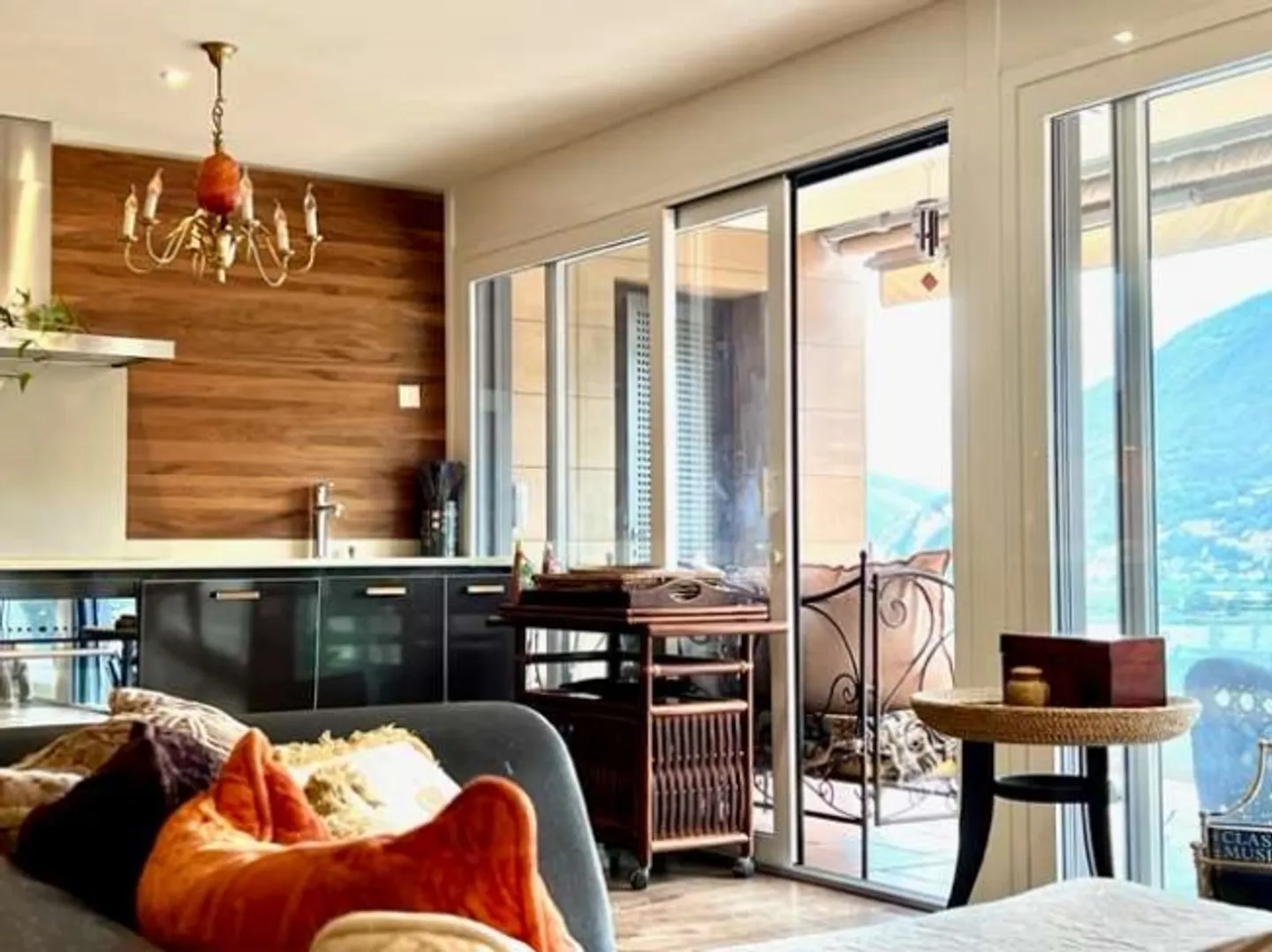 High-Quality Penthouse with Lake View in Melide - Photo 17 of 20