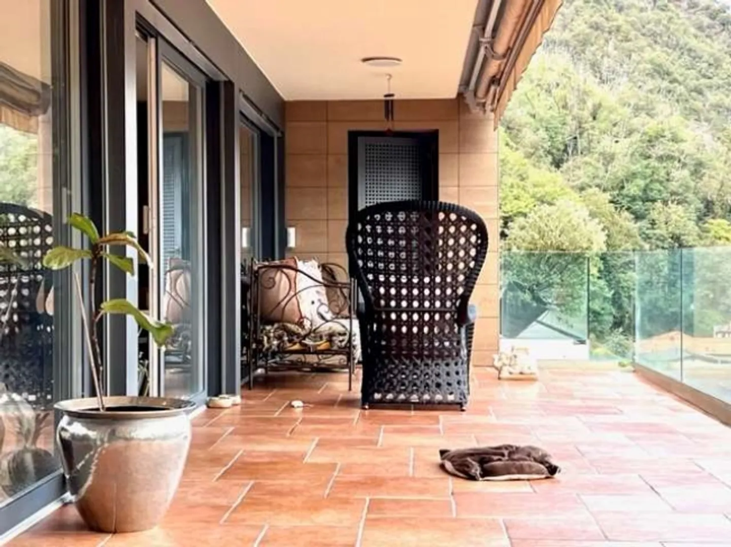 High-Quality Penthouse with Lake View in Melide - Photo 19 of 20