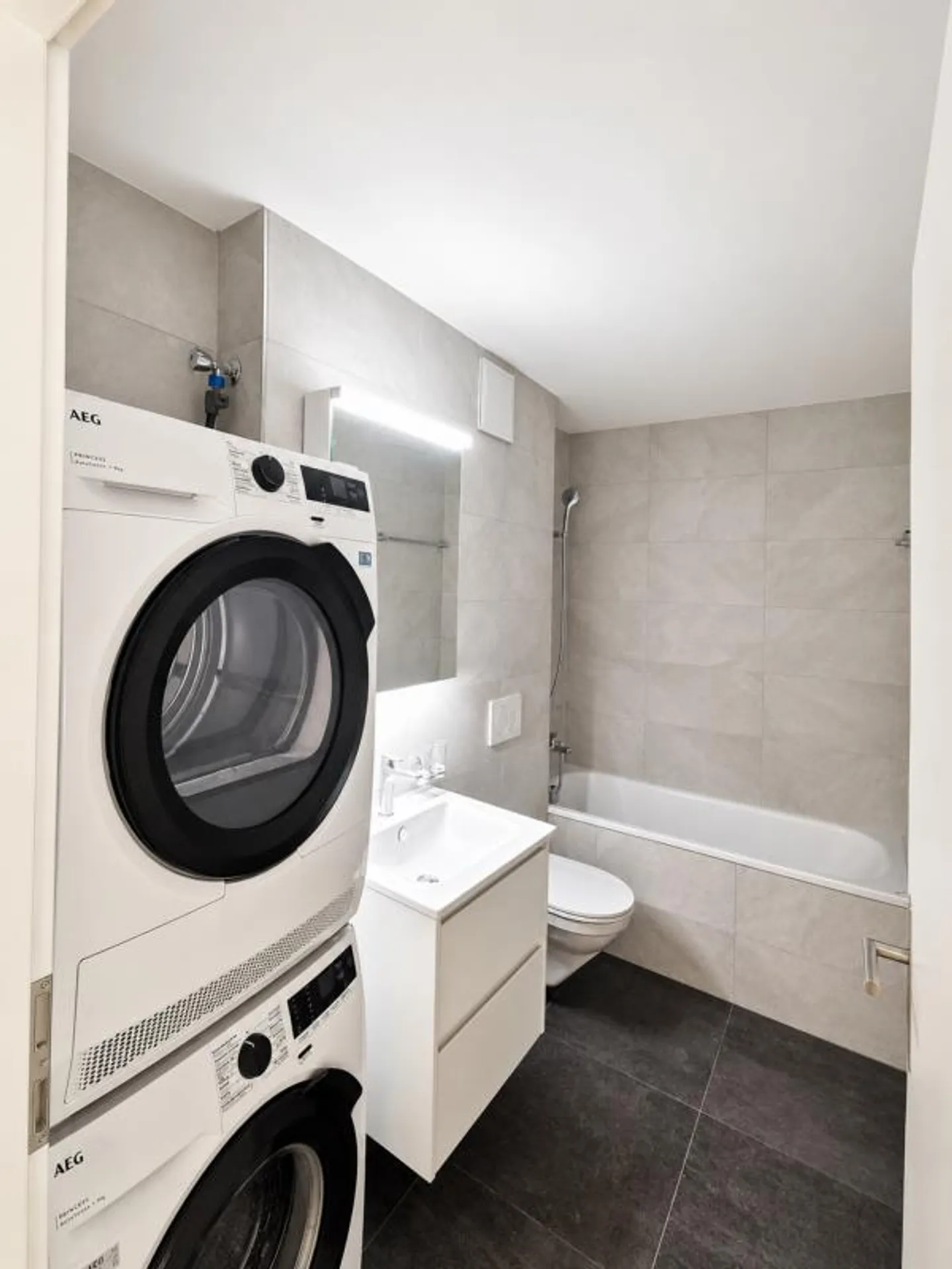 appartement 1.5 pièces récemment rénové - Photo 2 sur 11
