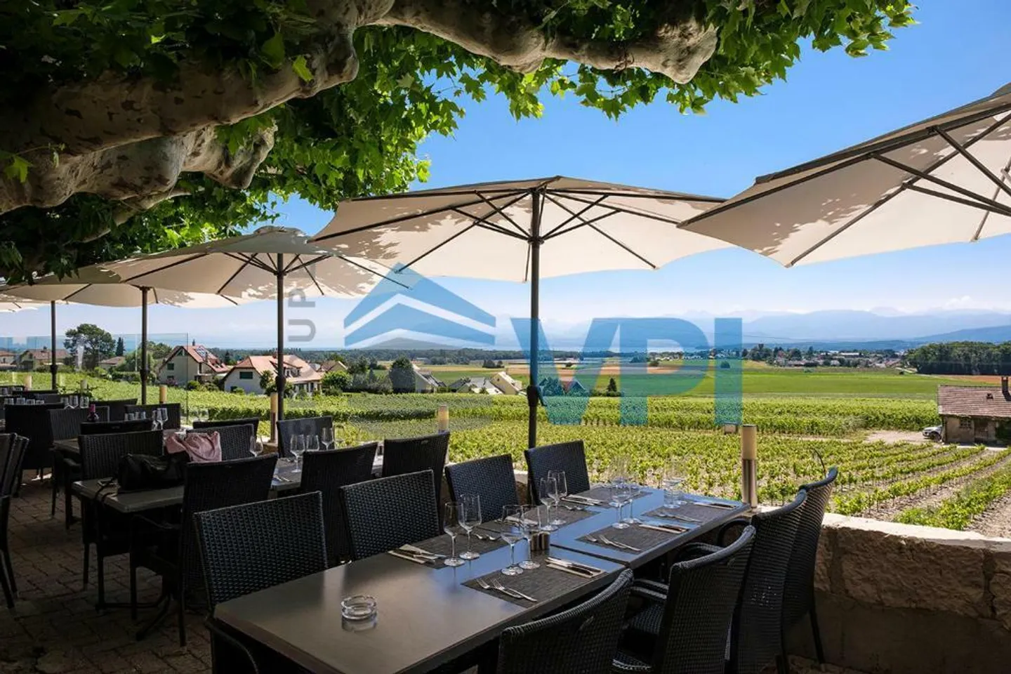 Hotel for sale - Photo 2 of 5