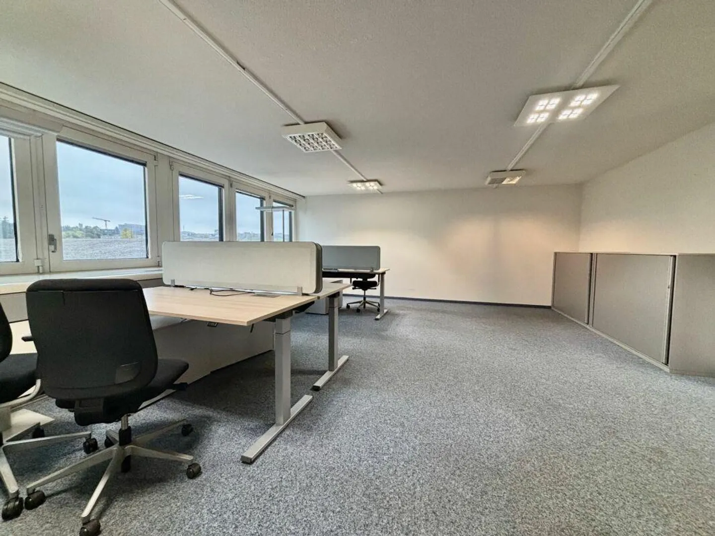 Last furnished office immediately available 144 m2, many parking spaces... - Photo 3 of 10