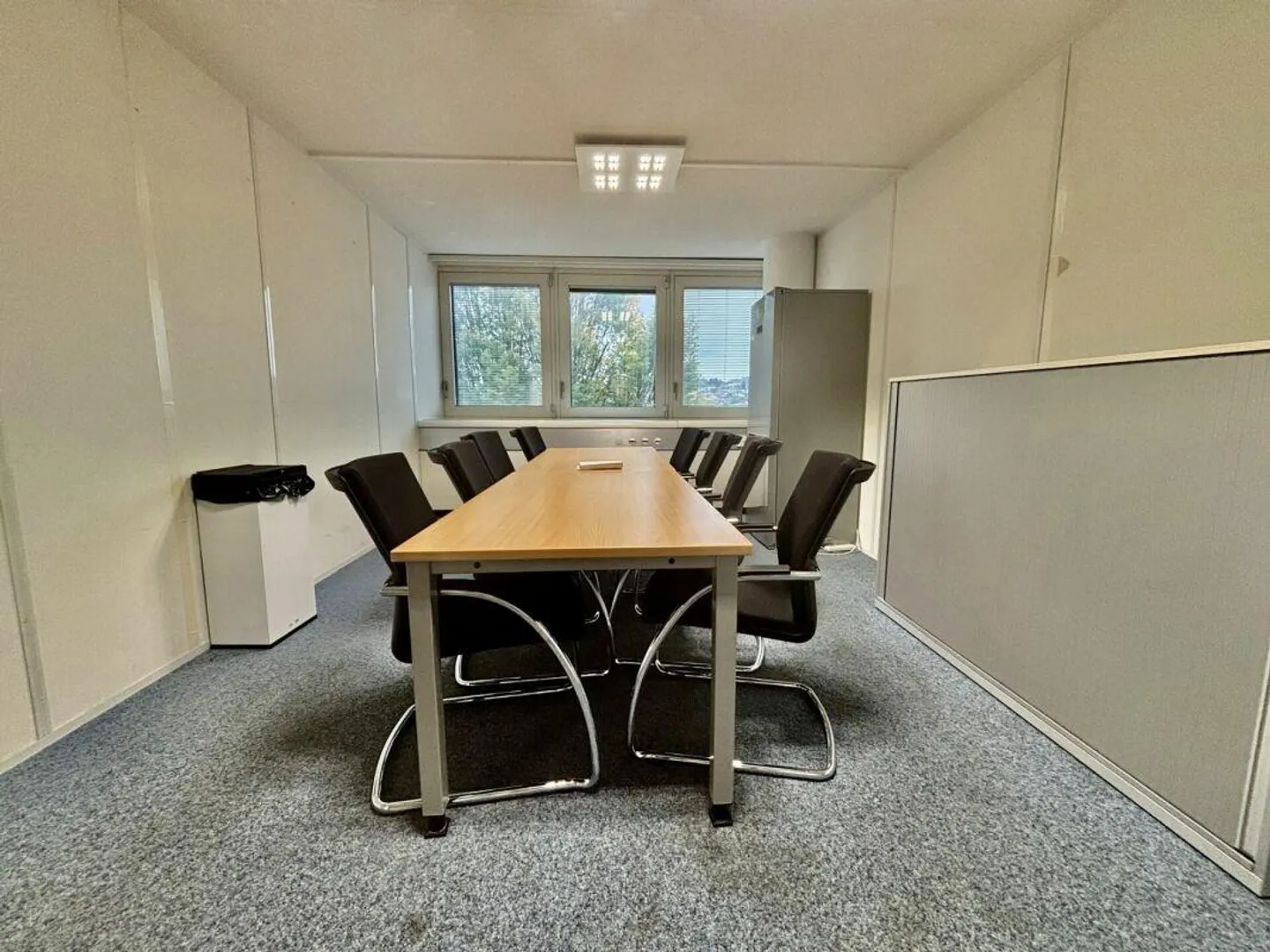 Last furnished office immediately available 144 m2, many parking spaces... - Photo 4 of 10