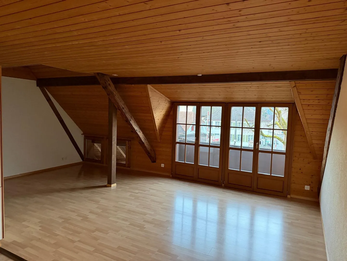 Schöne 3 1/2 Zimmer Dachwohnung - Foto 1 von 2