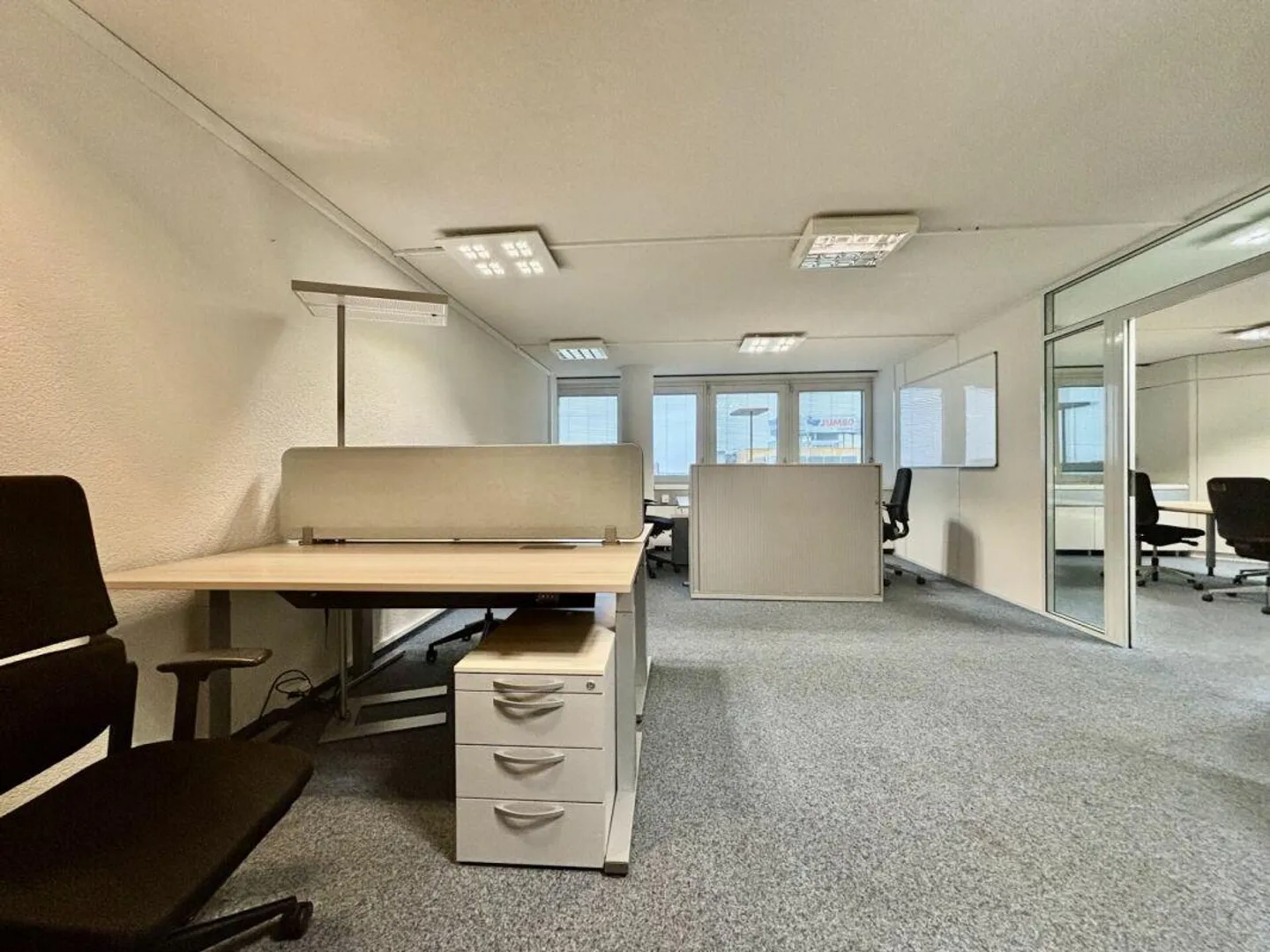 Last furnished office immediately available 144 m2, many parking spaces... - Photo 6 of 10