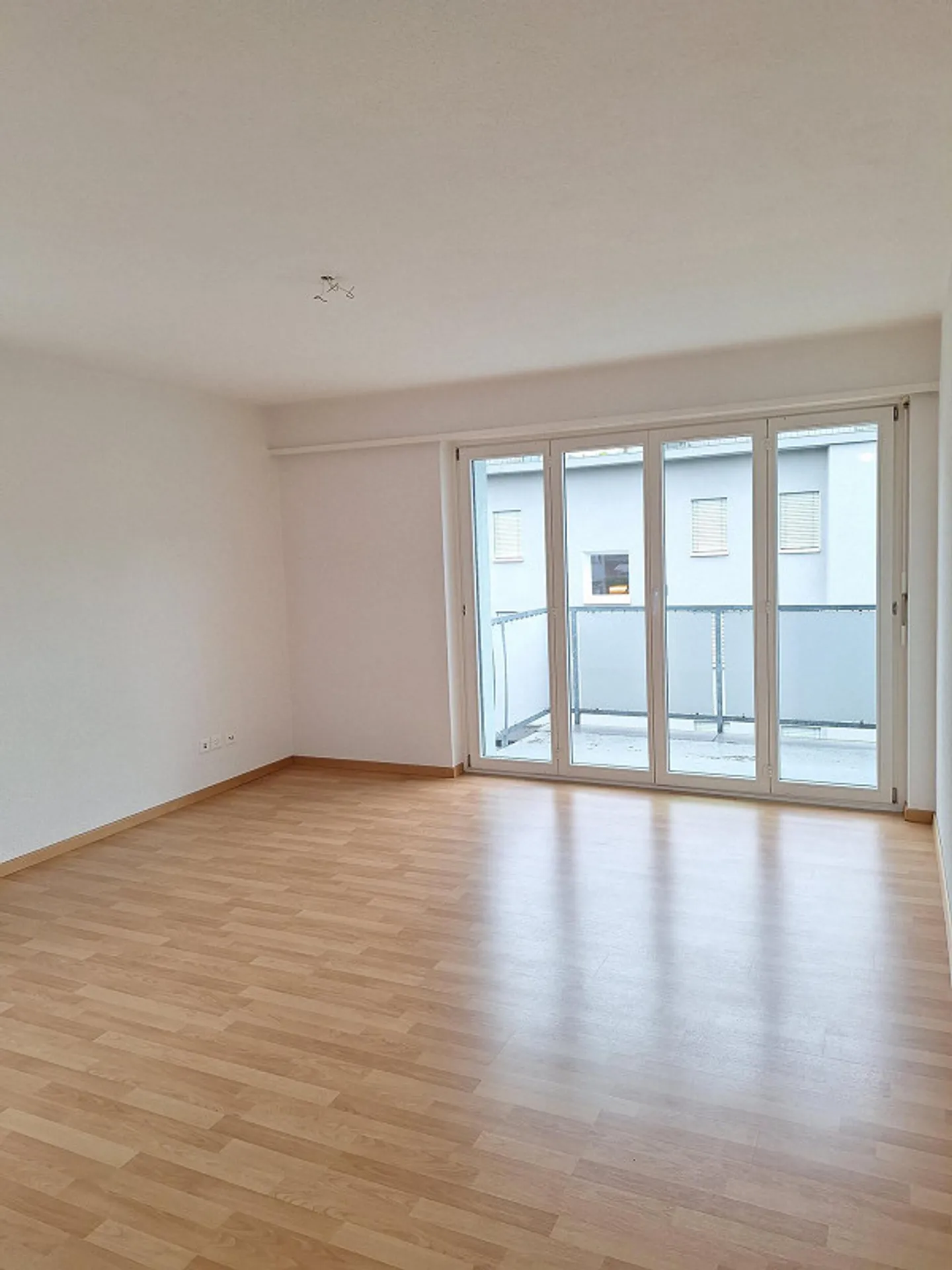 Spacious living in Glattbrugg - Photo 3 of 7