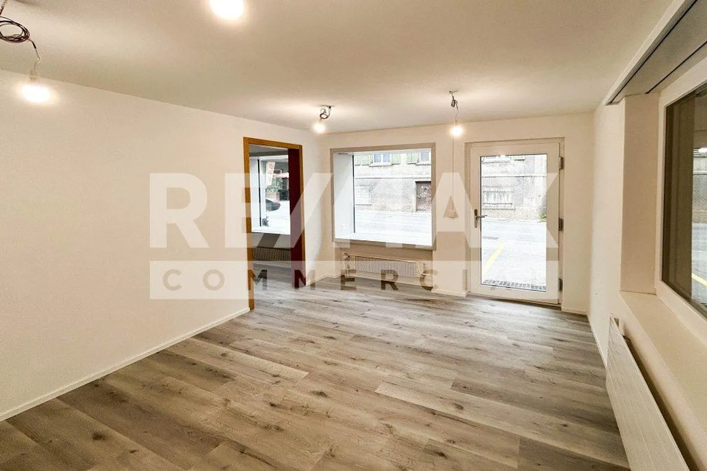 Espace de vente ou bureau récemment rénové à Zizers - Photo 4 sur 8