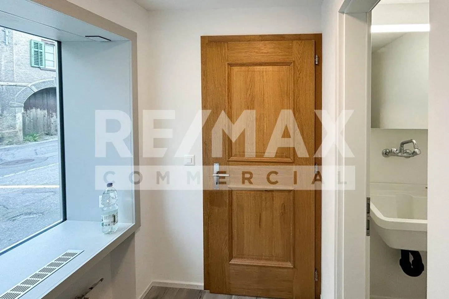 Espace de vente ou bureau récemment rénové à Zizers - Photo 6 sur 8