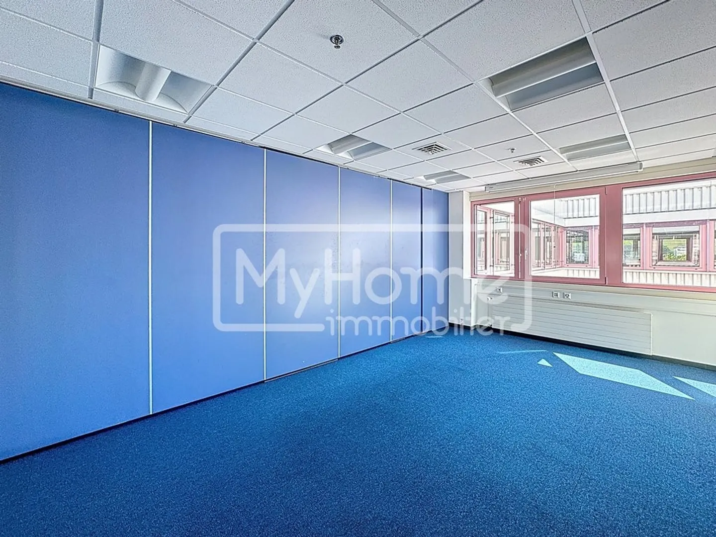Grand espace commercial de 1'485 m2 sur 2 niveaux à Lonay - Photo 1 sur 12