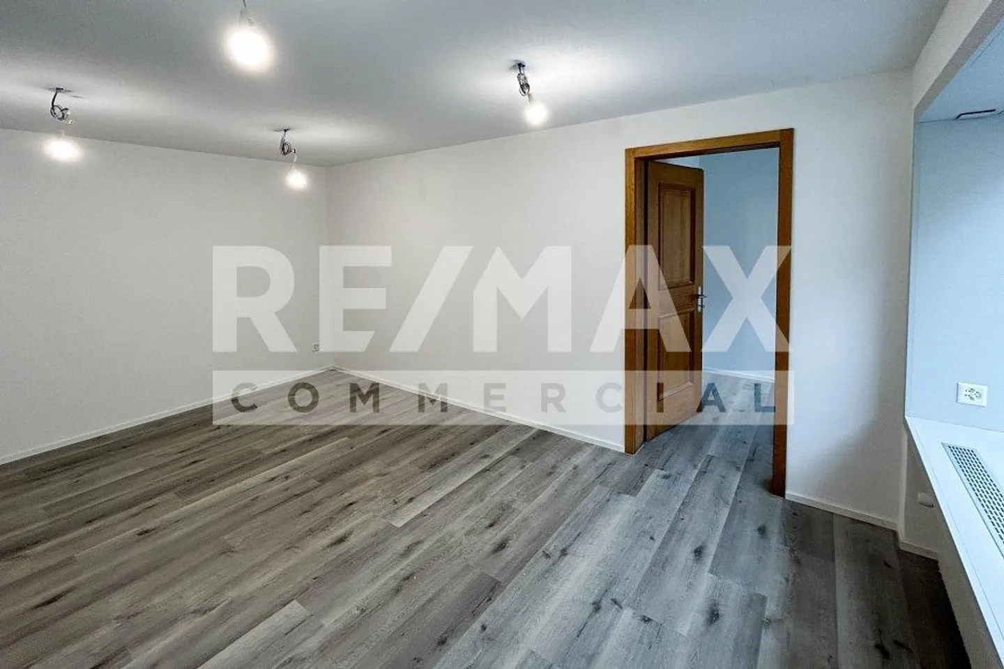 Espace de vente ou bureau récemment rénové à Zizers - Photo 5 sur 8