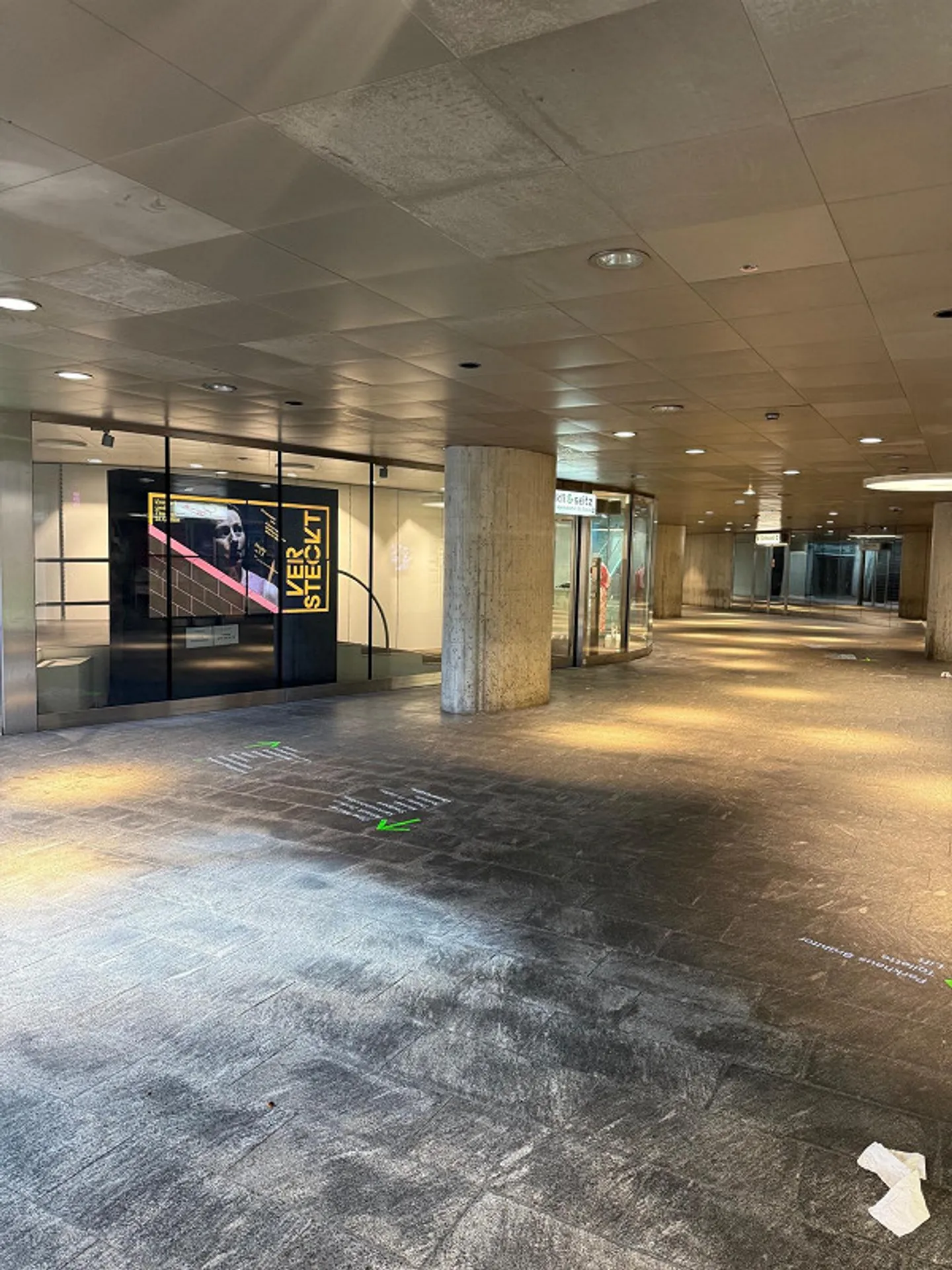 Large Sales Room at the Brühltor Passage - Photo 3 of 11