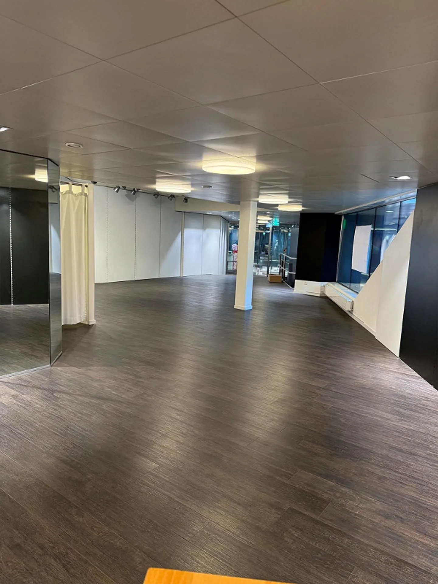 Large Sales Room at the Brühltor Passage - Photo 4 of 11