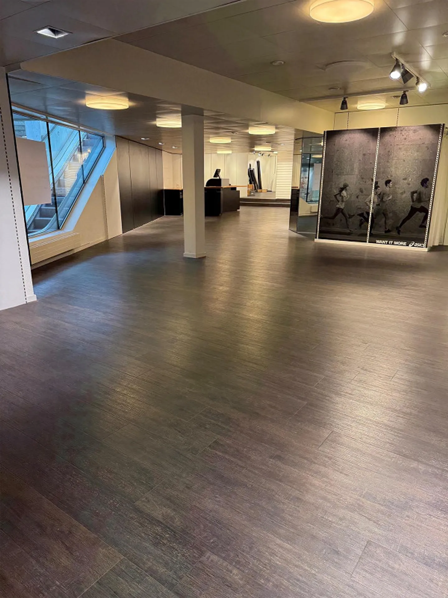 Large Sales Room at the Brühltor Passage - Photo 5 of 11