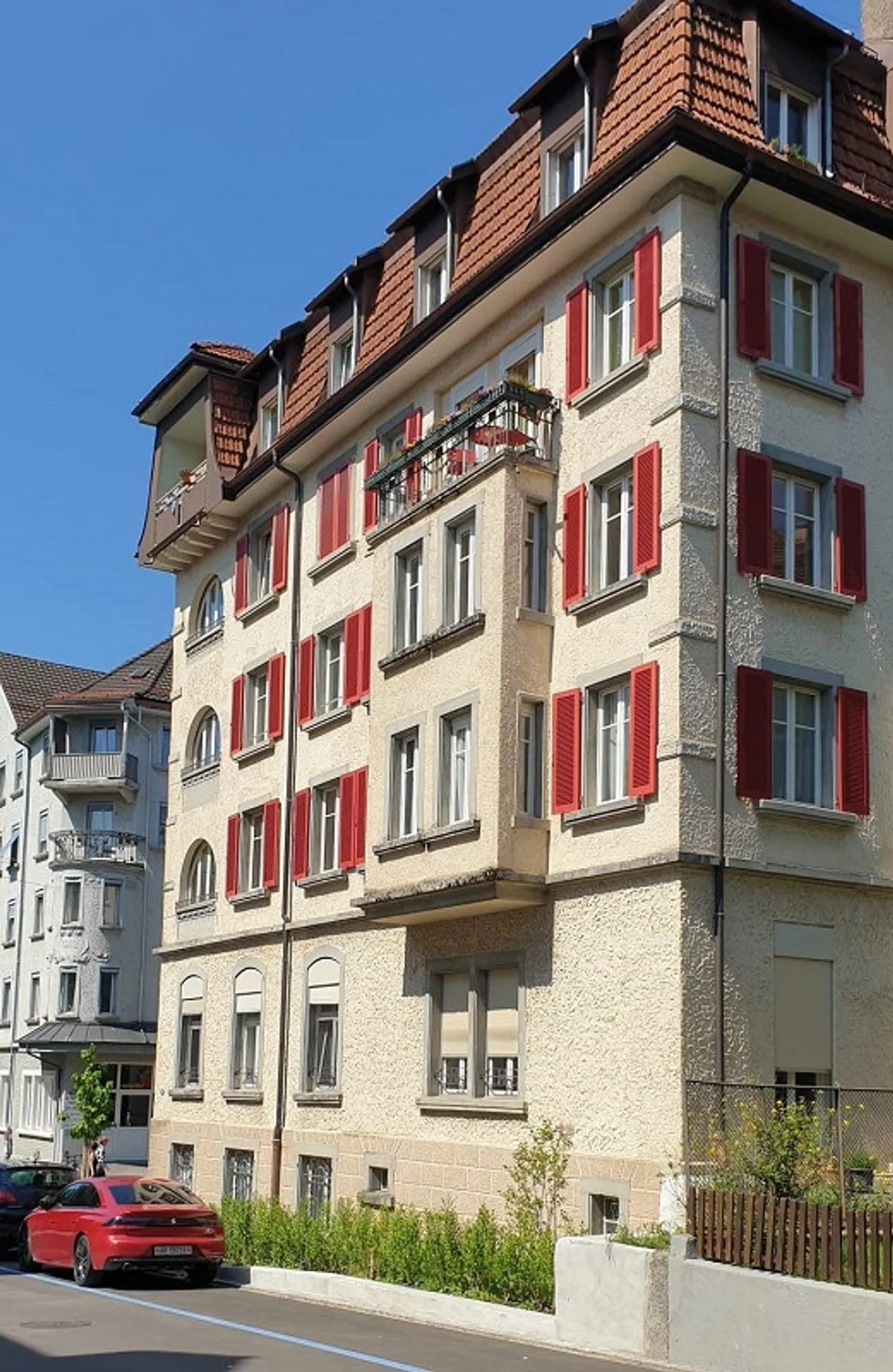 Quiet 4.5 Room City Apartment with Living Kitchen in the Sömmerli District - Photo 3 of 14