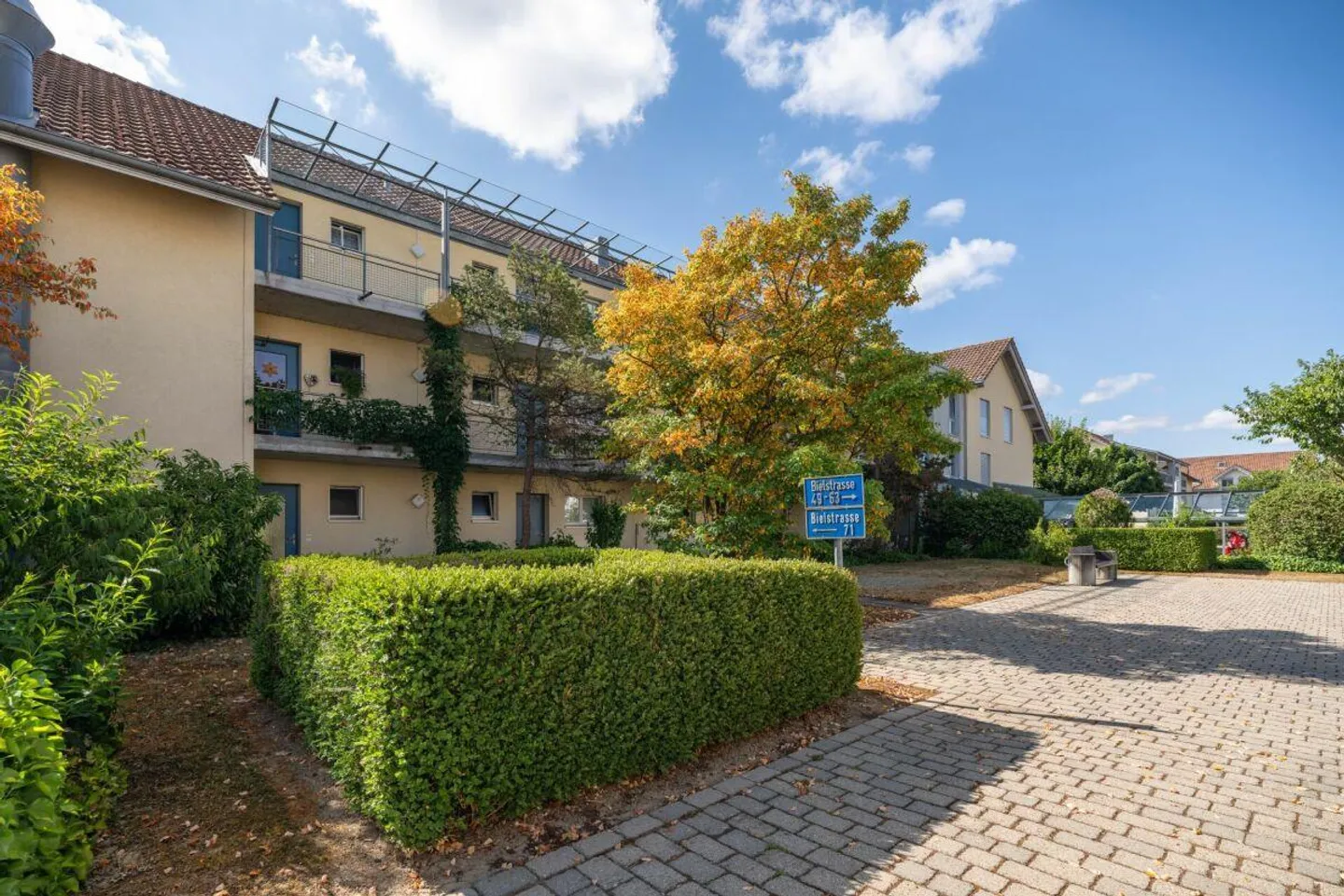 3.5-room apartment in a charming, age-appropriate multi-family house - Photo 1 of 14