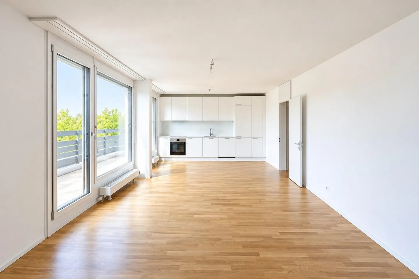 Sunny 3.5-room penthouse apartment near the Langen Erlen - Photo 1 of 11