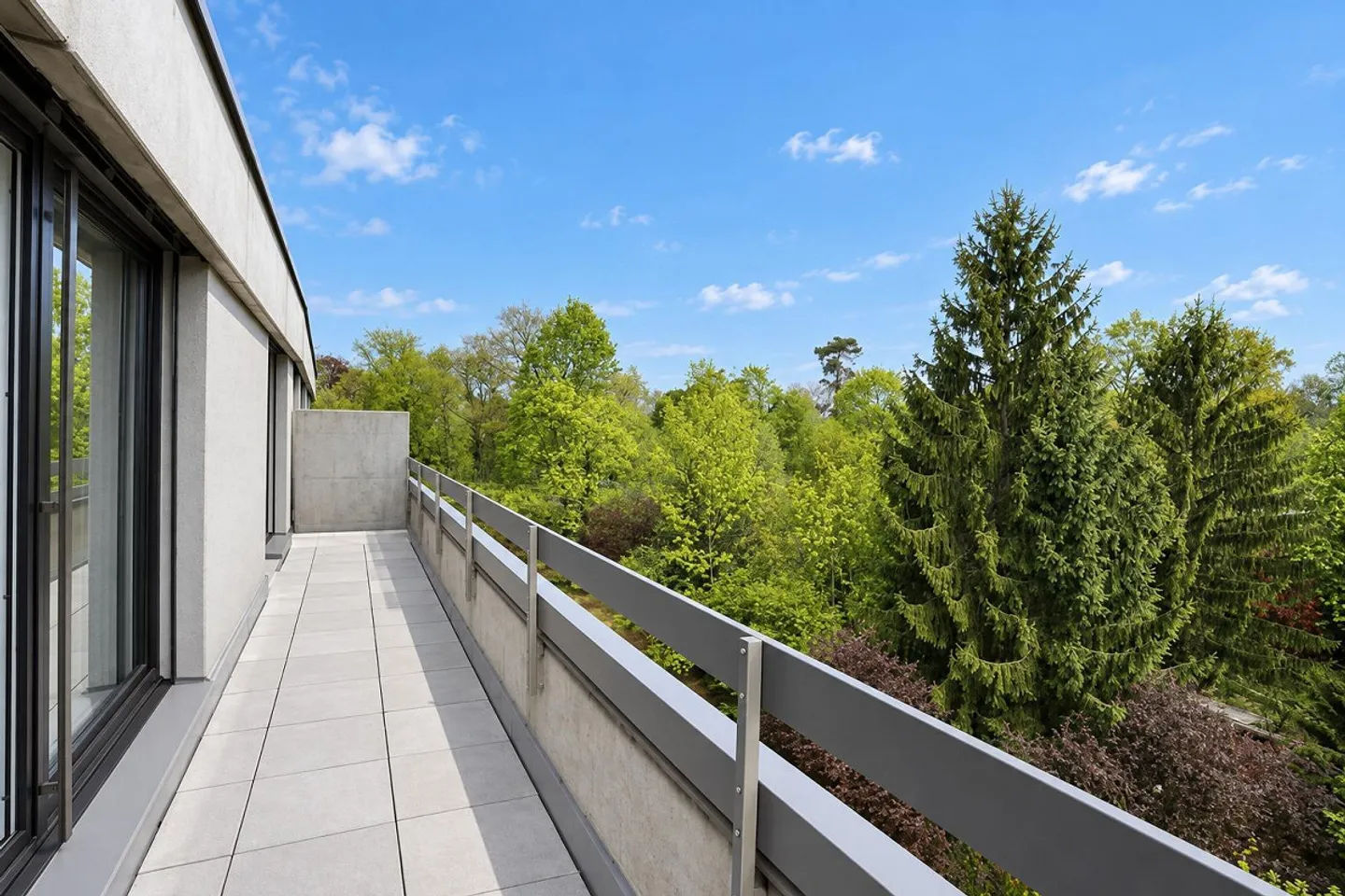 Sunny 3.5-room penthouse apartment near the Langen Erlen - Photo 6 of 11