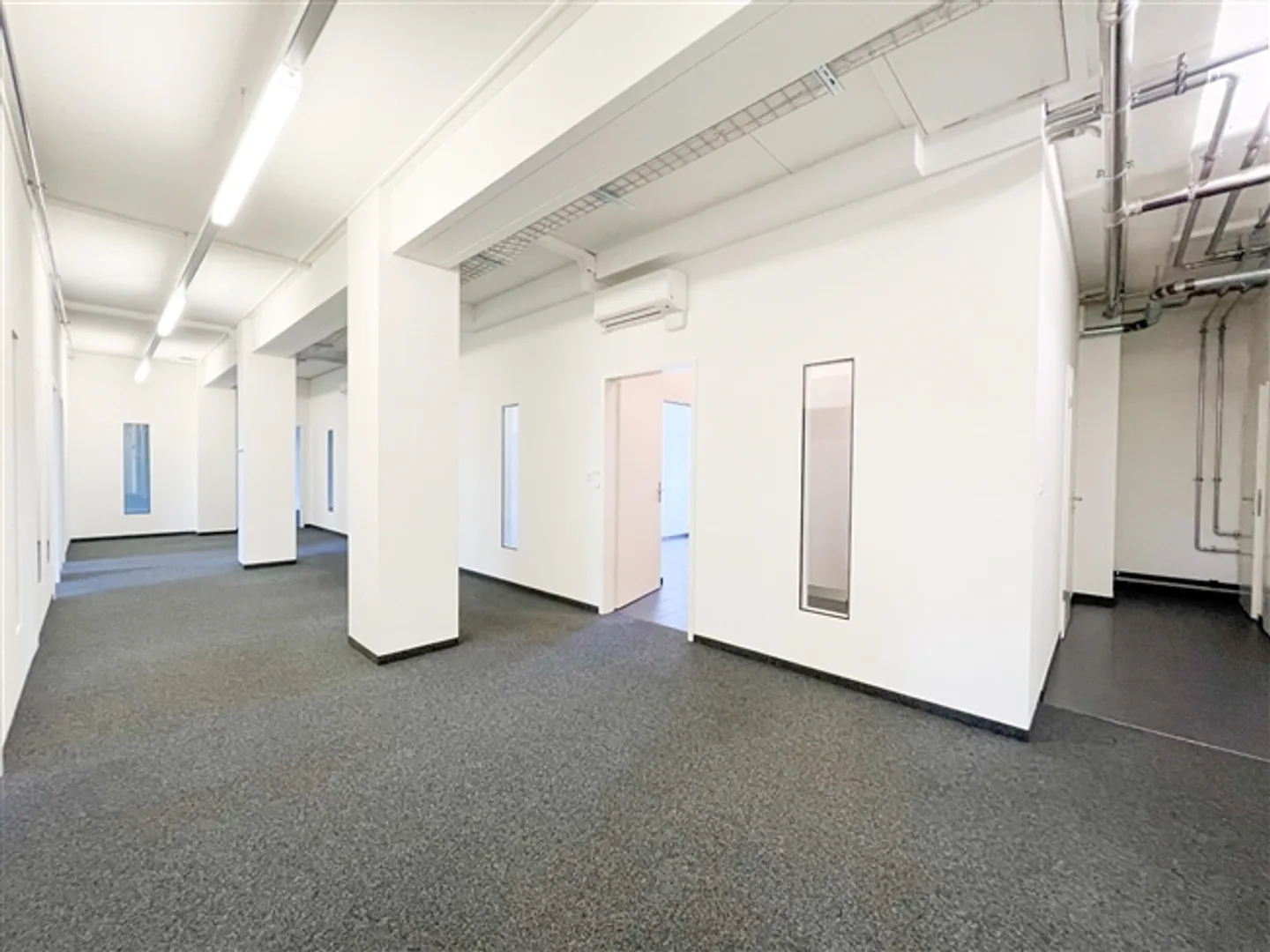 In affitto - Spazioso locale commerciale moderno di 270 m2 - Foto 4 di 12