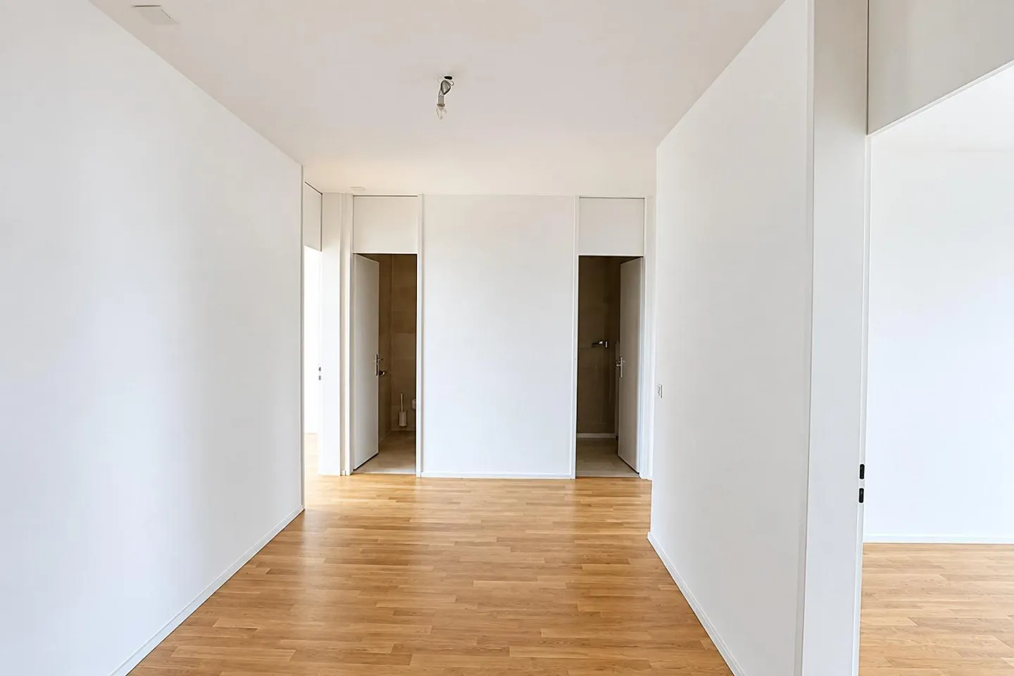 Sunny 3.5-room penthouse apartment near the Langen Erlen - Photo 7 of 11