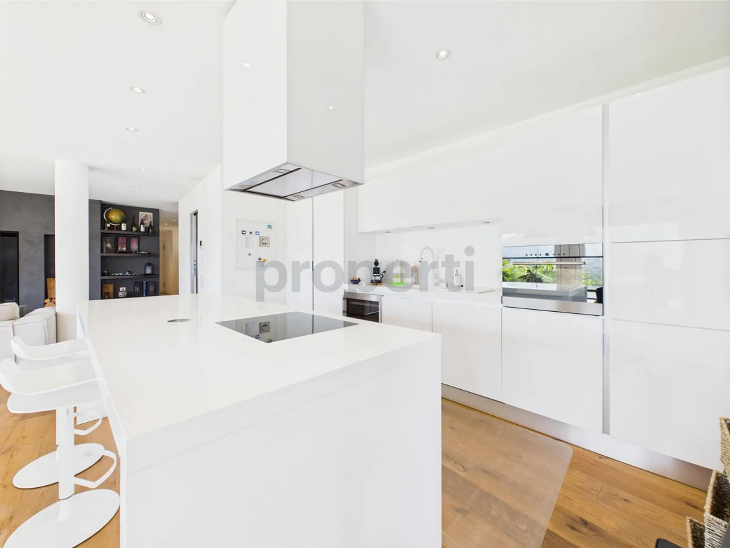 Exclusive Apartment with Panoramic Lake View in Gordola - Photo 5 of 12