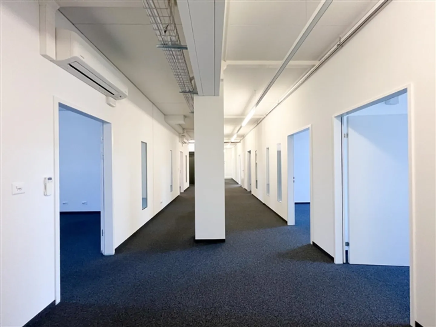 In affitto - Spazioso locale commerciale moderno di 270 m2 - Foto 1 di 12